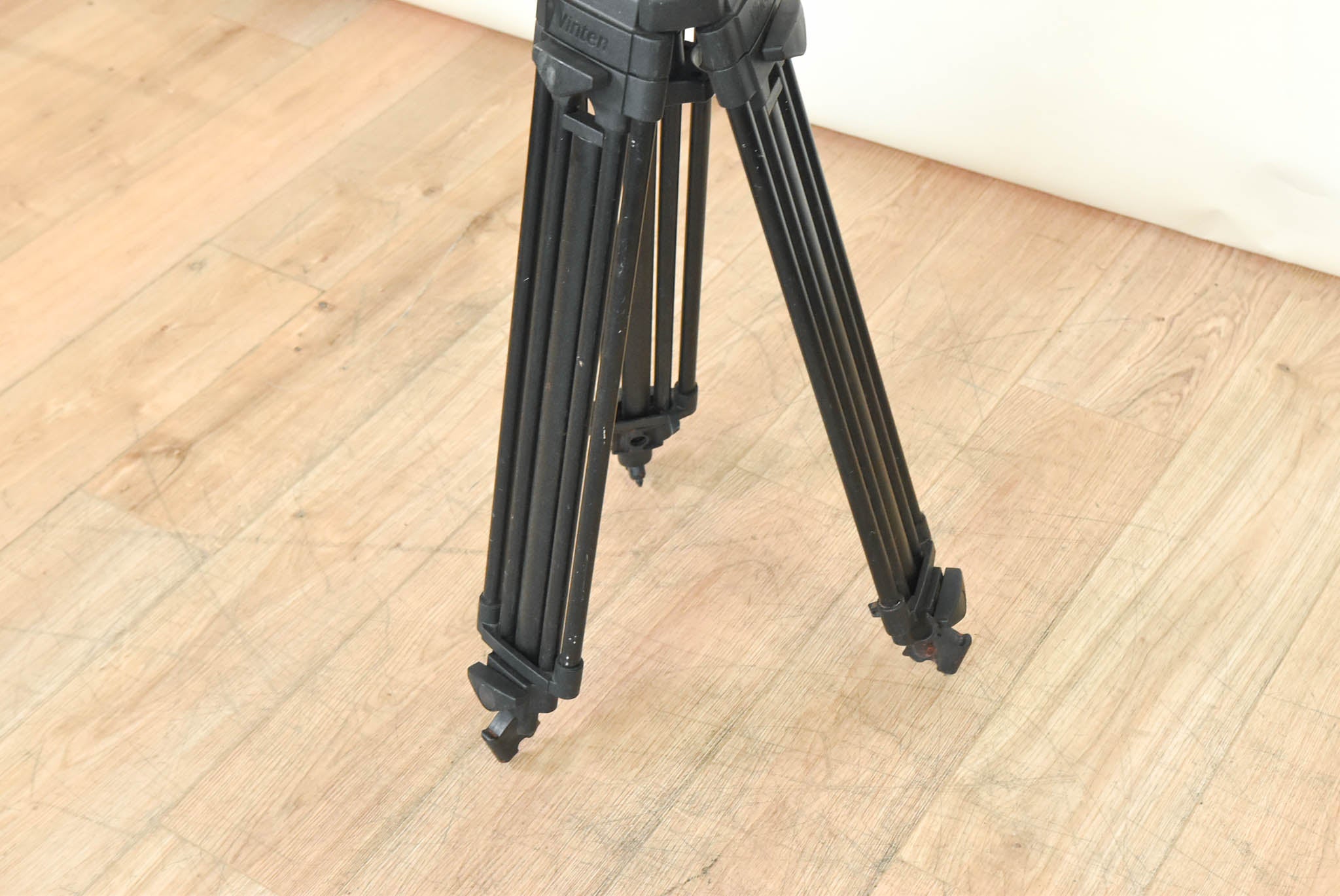 Cartoni ALFA II Fluid Head with Vinten Aluminum Tripod