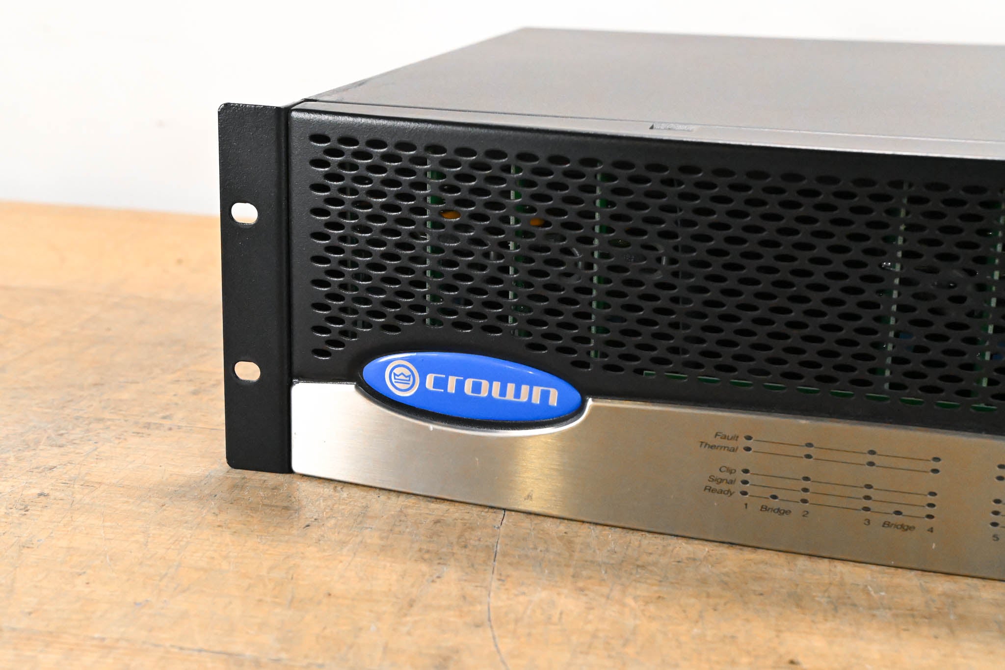 Crown CTs 8200 200W 8-Channel Power Amplifier