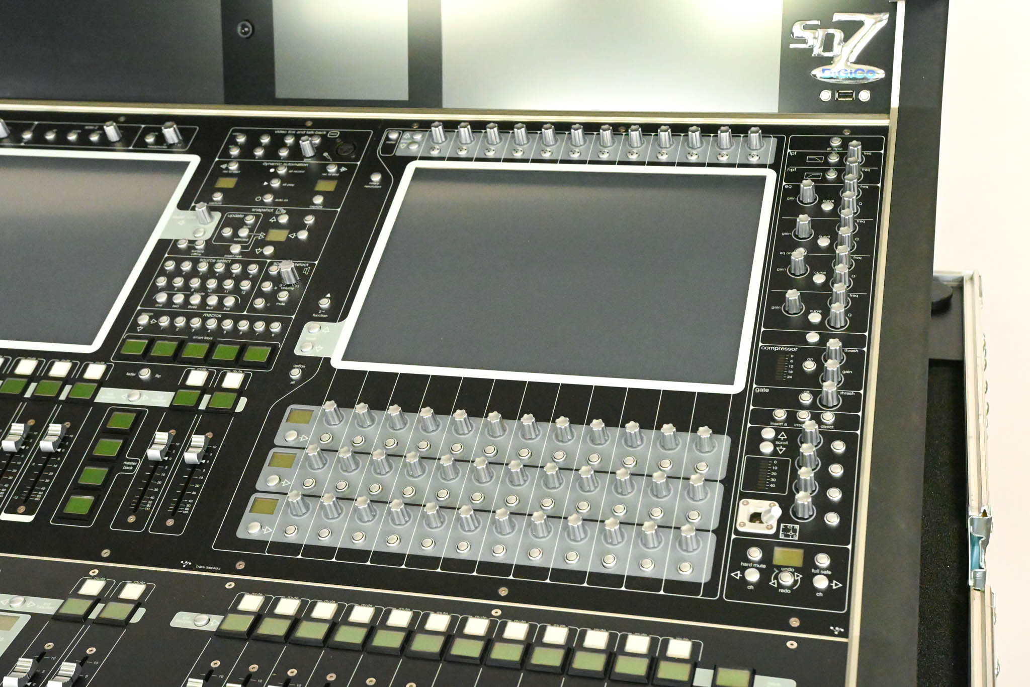DiGiCo SD7 Digital Console w/Dual Engines, Waves, ST Optical & Road Case