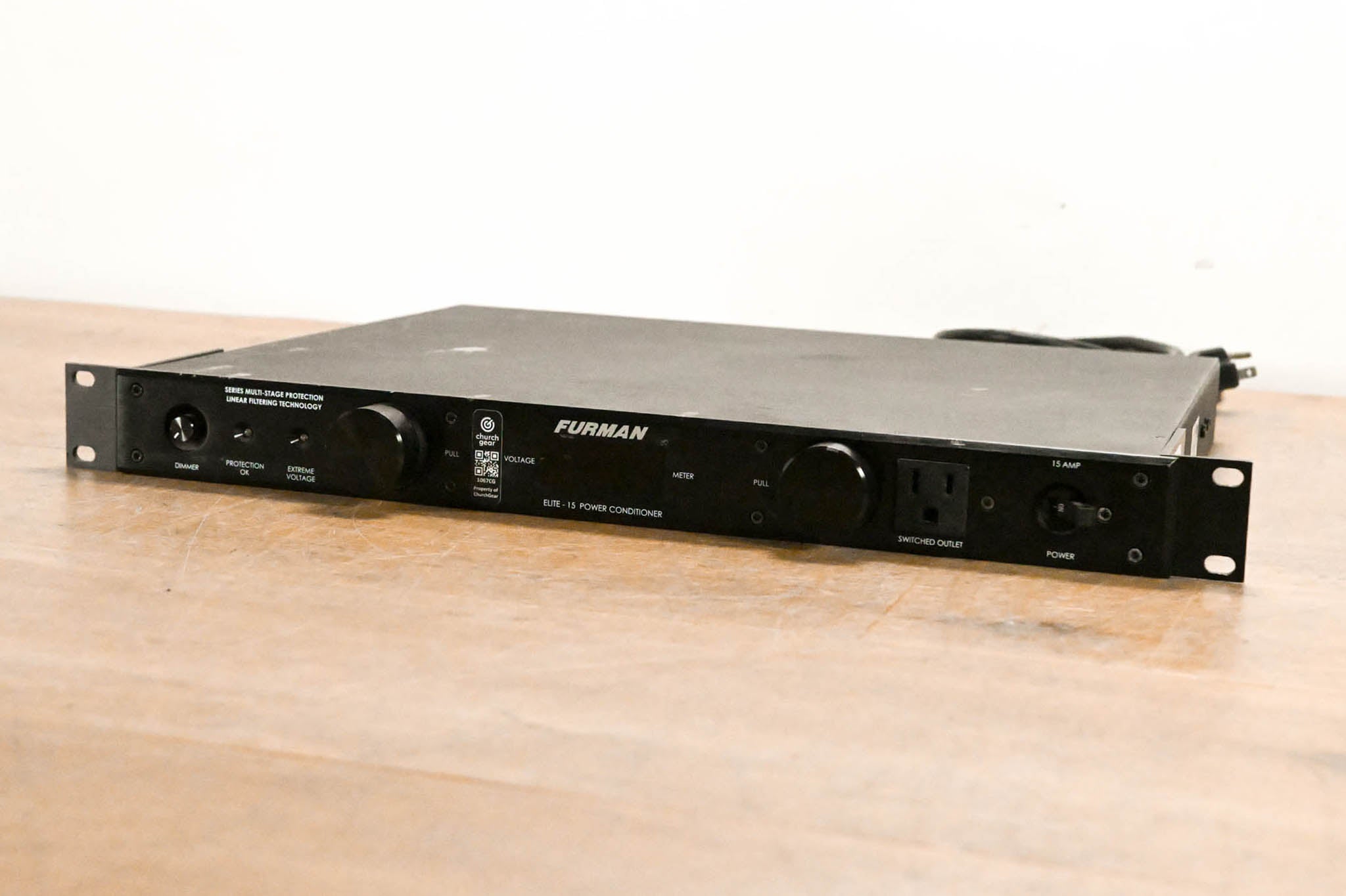 Furman Elite-15i Power Conditioner with Lights (7-Outlet, 15-Amp)