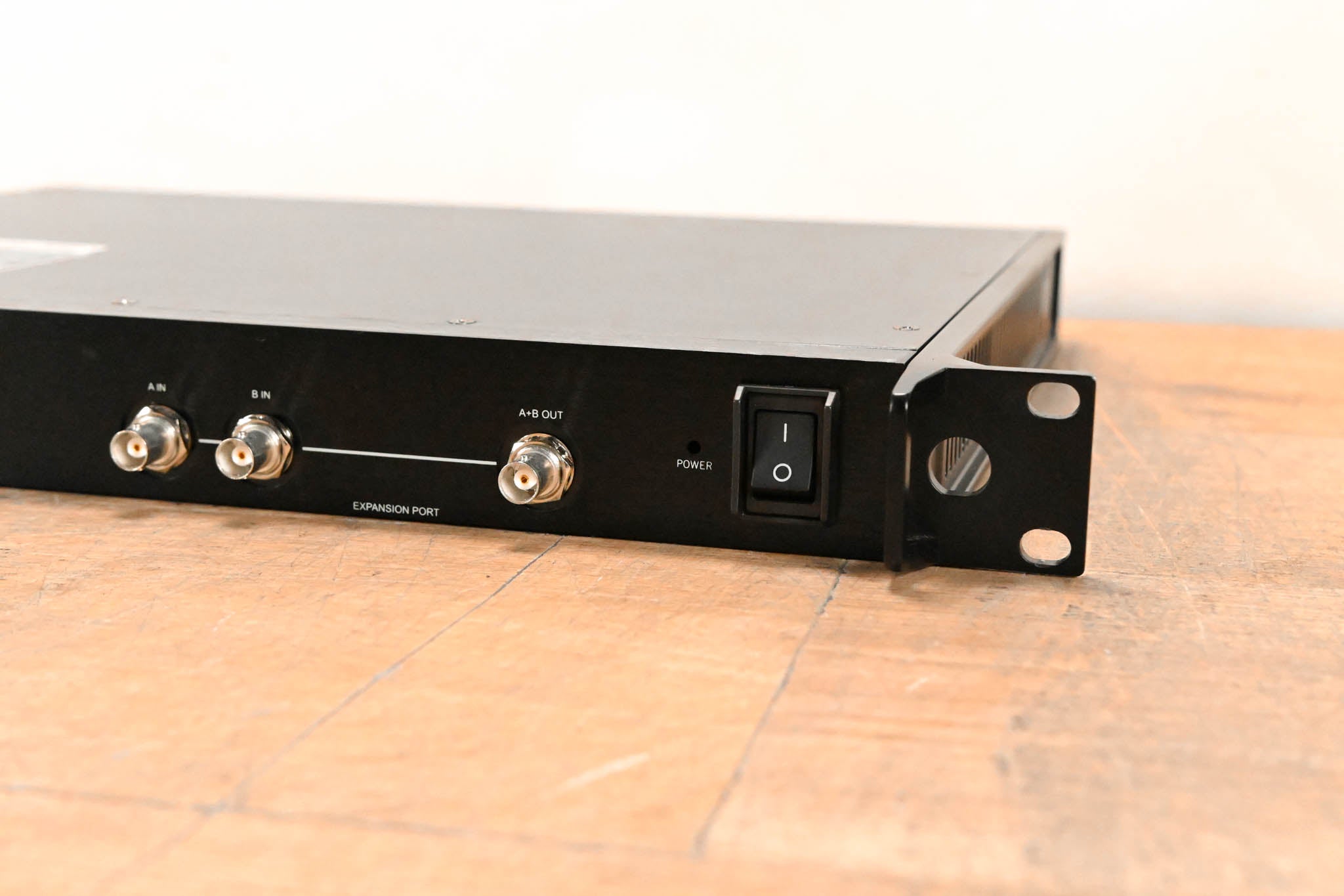 Shure PA421A 4-Port PSM Antenna Combiner - 470-952 MHz