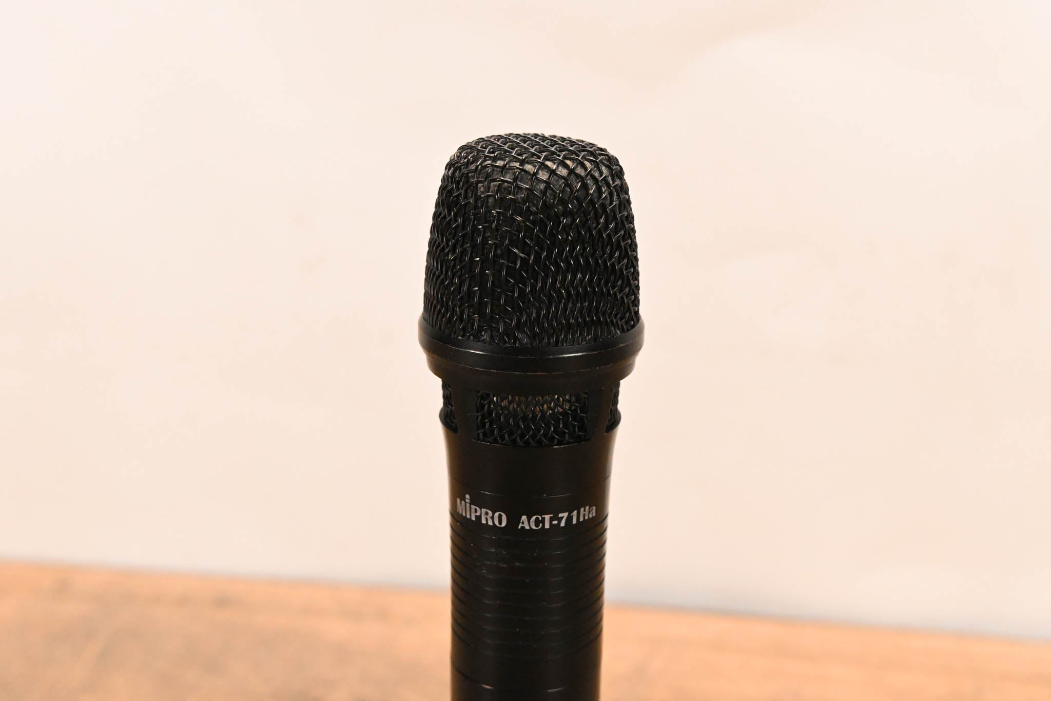 Mipro ACT-71Ha Wireless UHF Handheld Microphone - 5US Band: 554-626 MHz