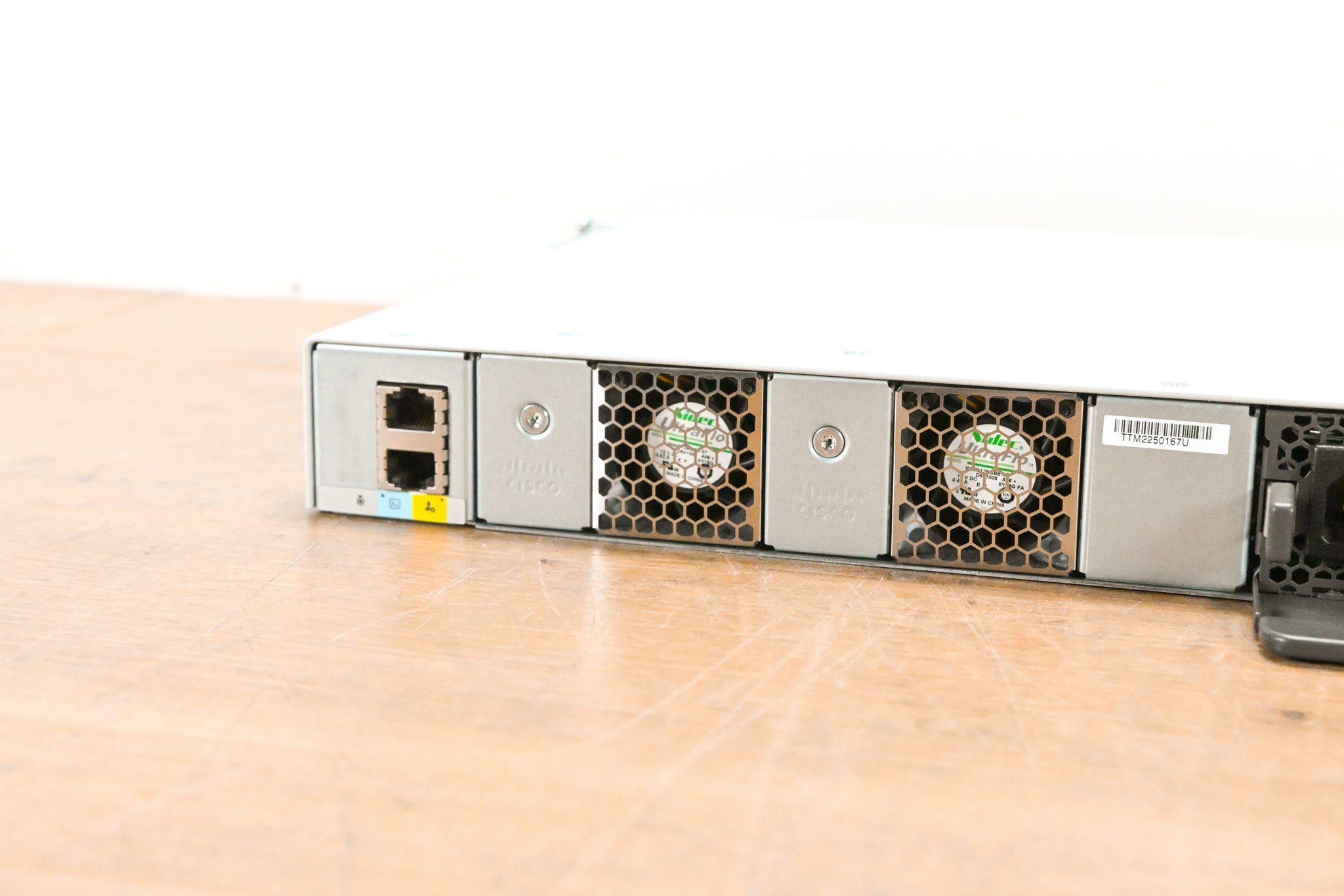 Cisco Catalyst C9200L-24T-4G-E V01 24-Port PoE+ Switch with 4x1G Uplinks