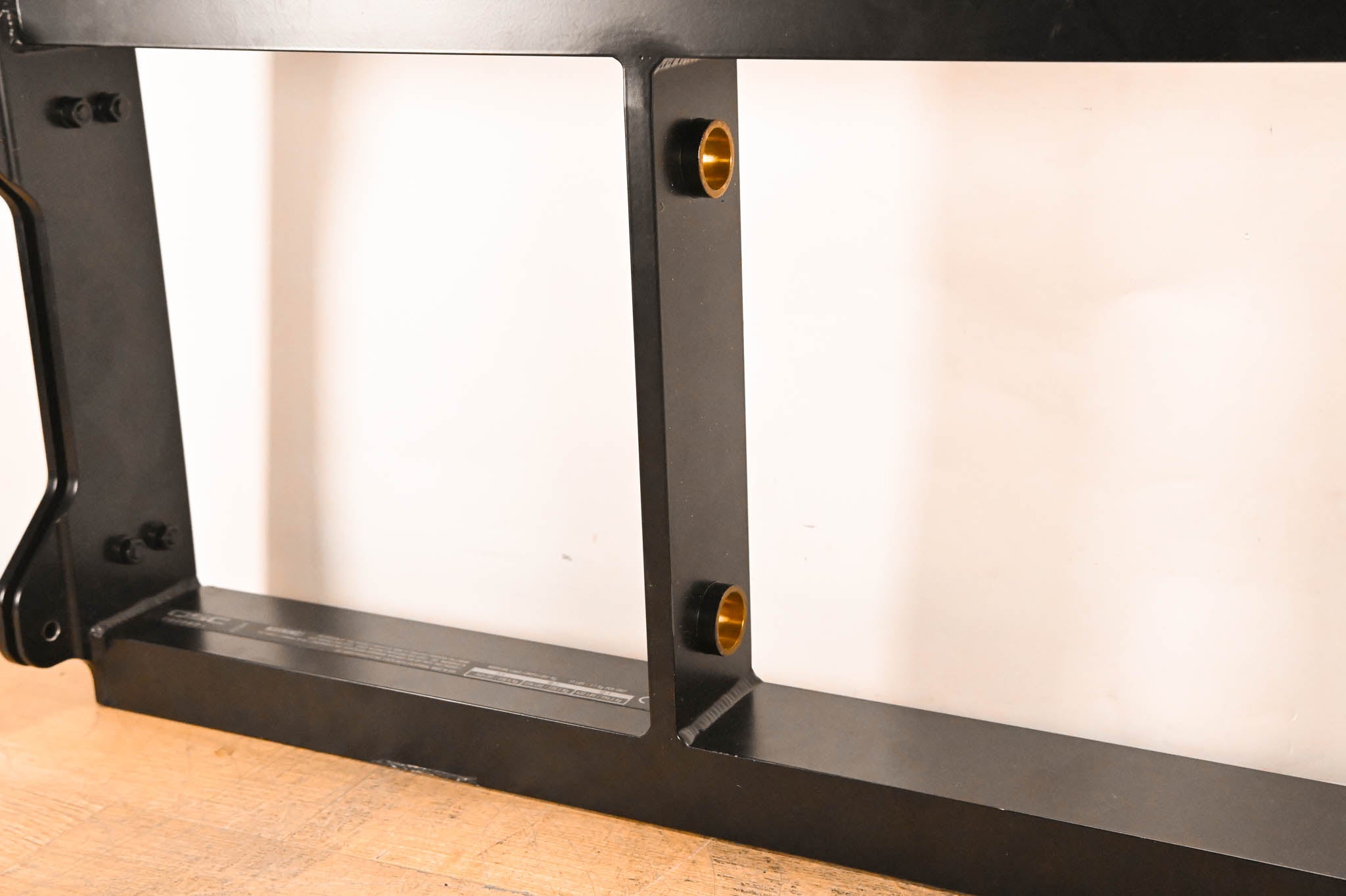 QSC FB2082i Flybar for WL2082-i and WL115-sw Speakers