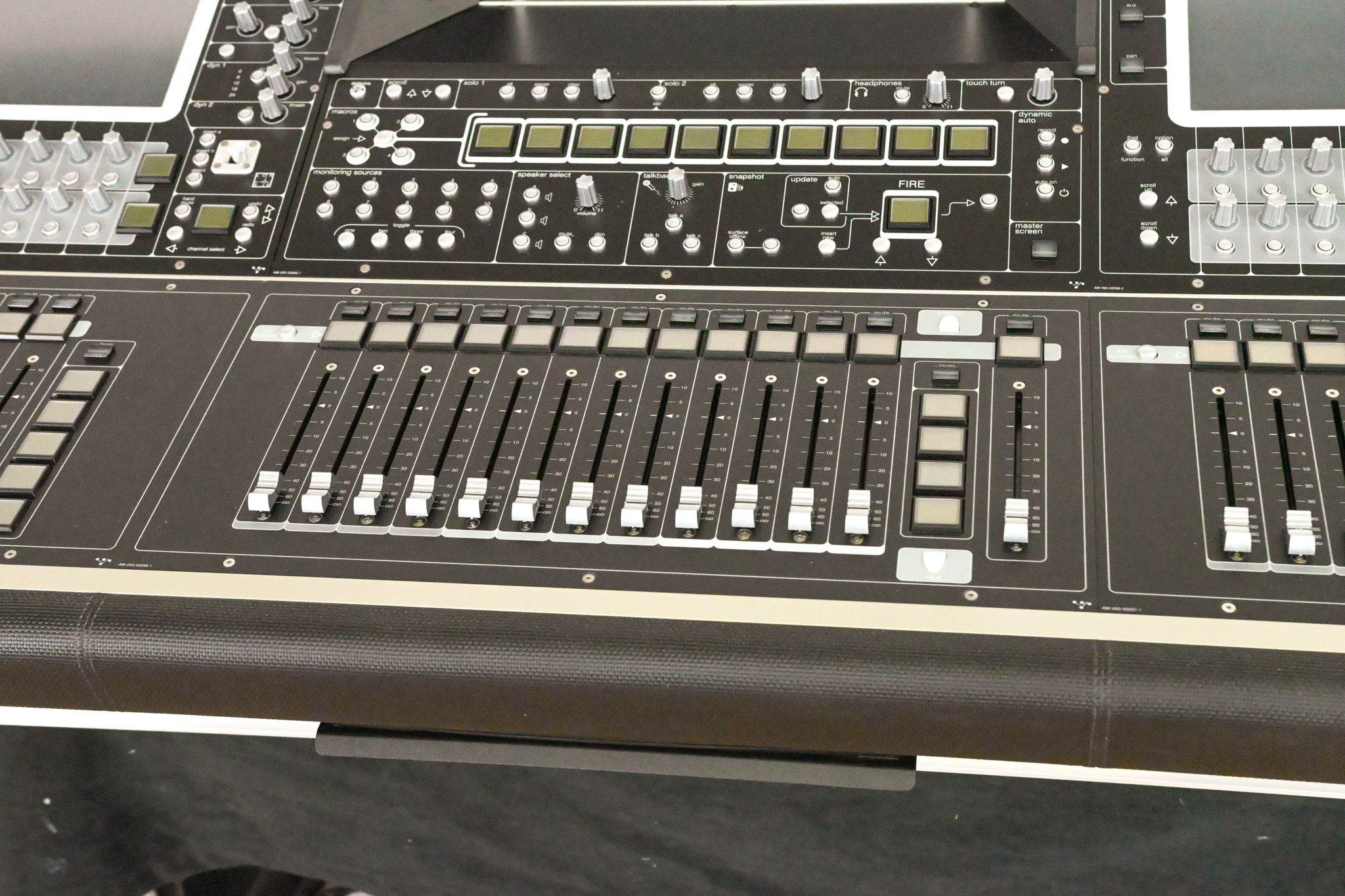 DiGiCo SD5 Digital Mixing Console w/ Waves Card, ST Optical & Road Case