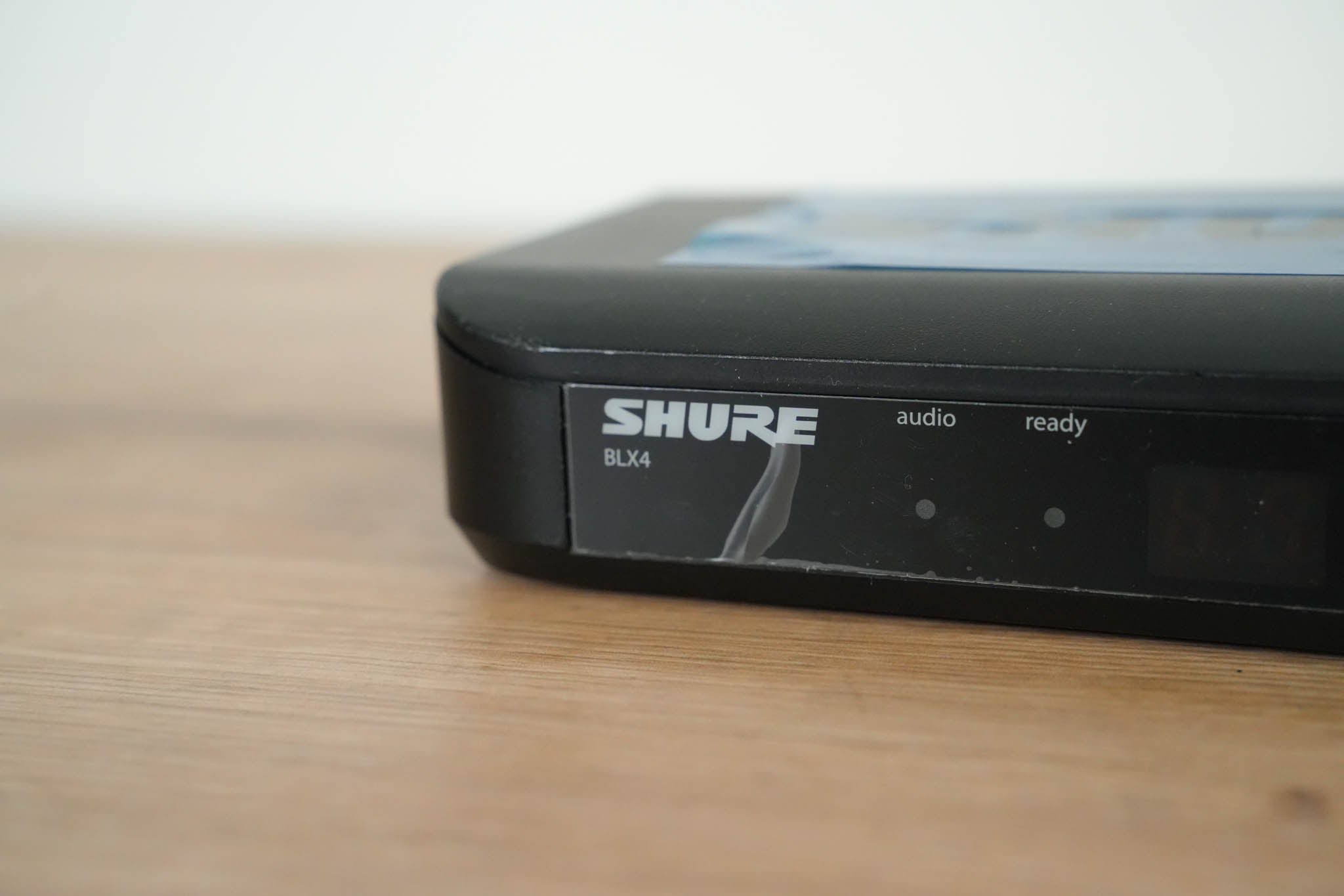 Shure BLX4 Wireless Receiver - J11 Band: 596-616 MHz (NO POWER SUPPLY)