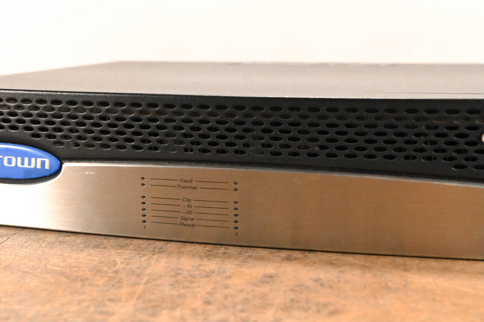 Crown CTs 600 Two-Channel 300W Power Amplifier