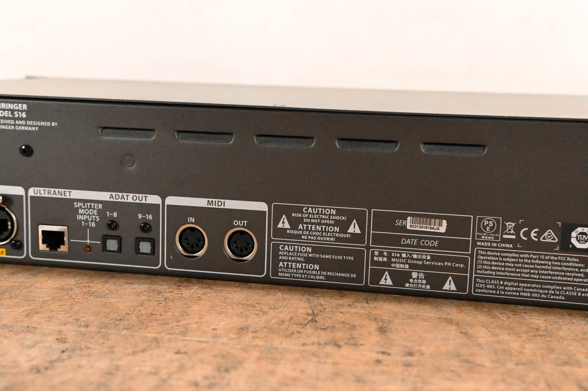 Behringer S16 16 x 8 Digital Stage Box
