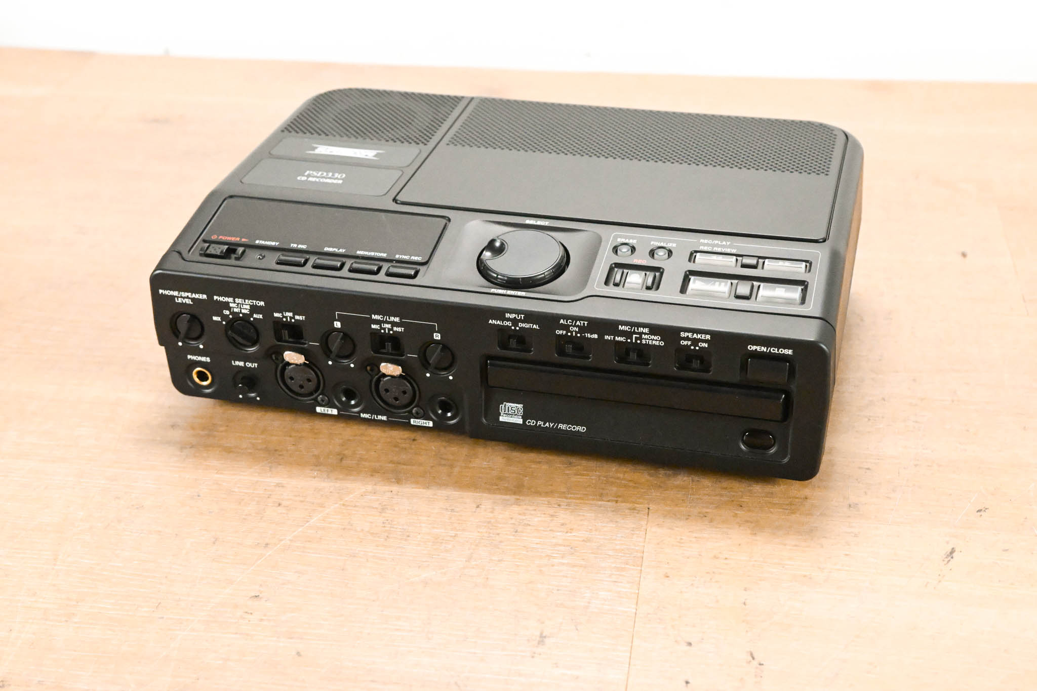 Superscope PSD330 Compact CD Player/Recorder with CA300 Carrying Case