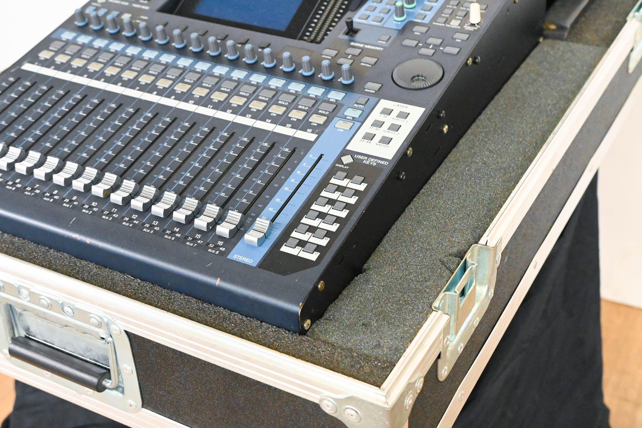 Yamaha DM1000 48-Channel Digital Audio Mixing Console w/ Road Case