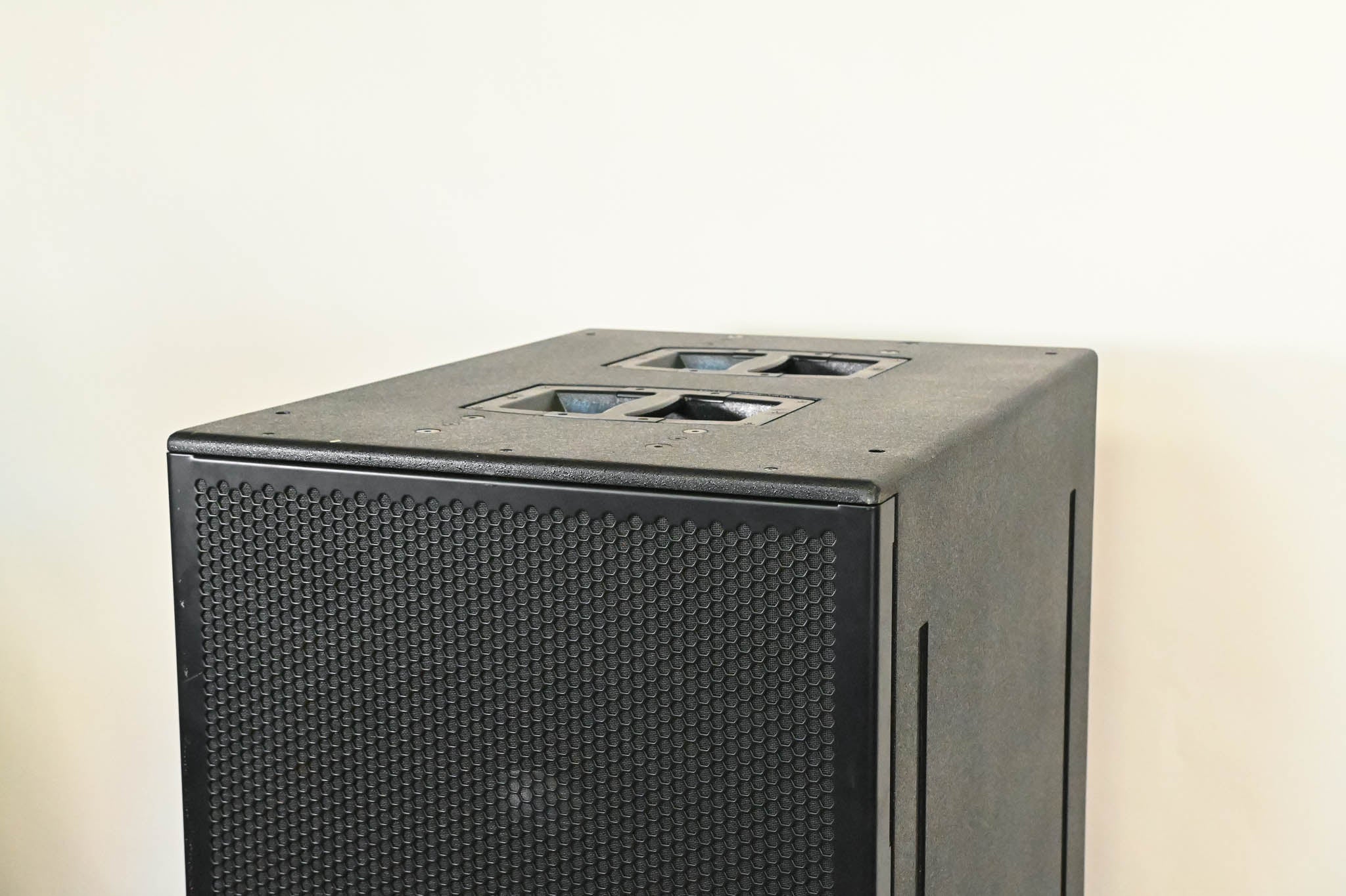 Meyer Sound 700-HP UltraHigh-Power Dual 18" Powered Subwoofer