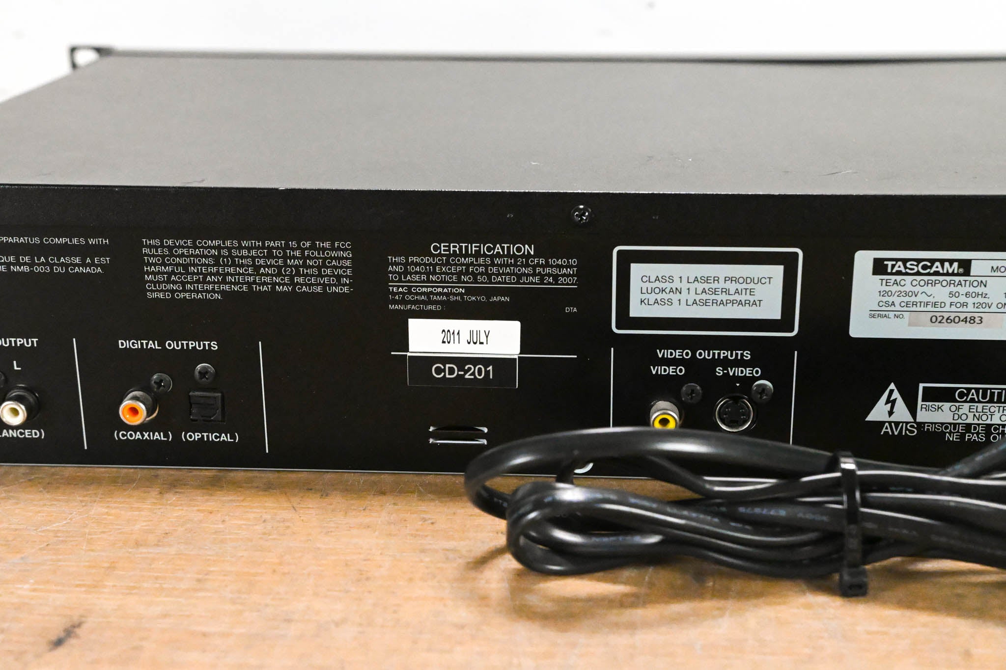 TASCAM CD-200i Rackmountable CD Player with iPod Dock
