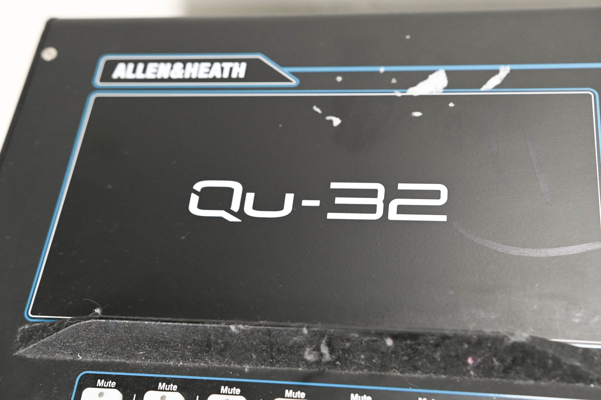 Allen & Heath Qu-32 32-Channel Digital Audio Mixer