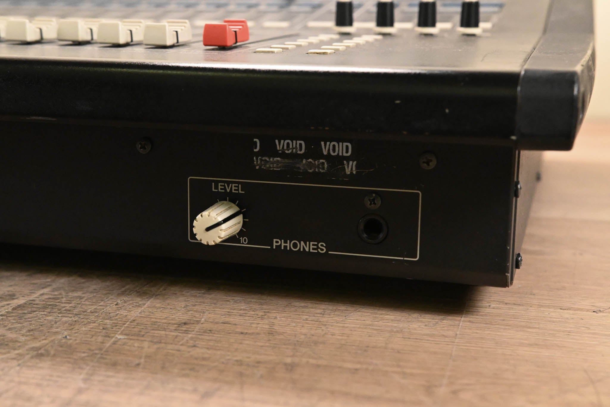Yamaha LS9-32 32-Input Digital Mixing Console