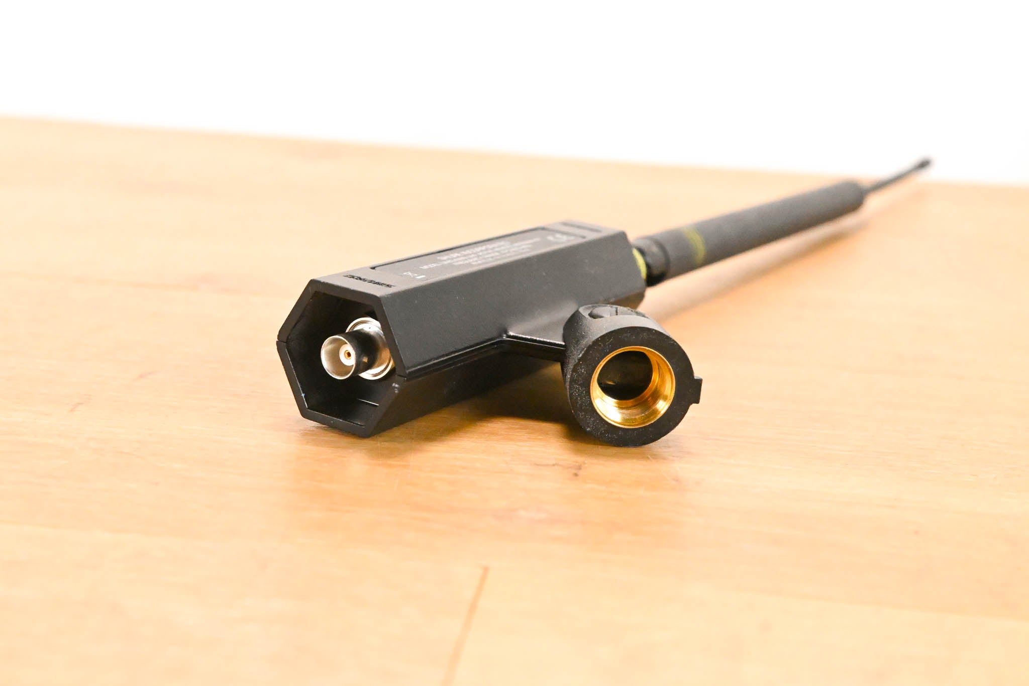 Shure UA834WB In-Line Antenna Amplifier with Stand - 470-900 MHz