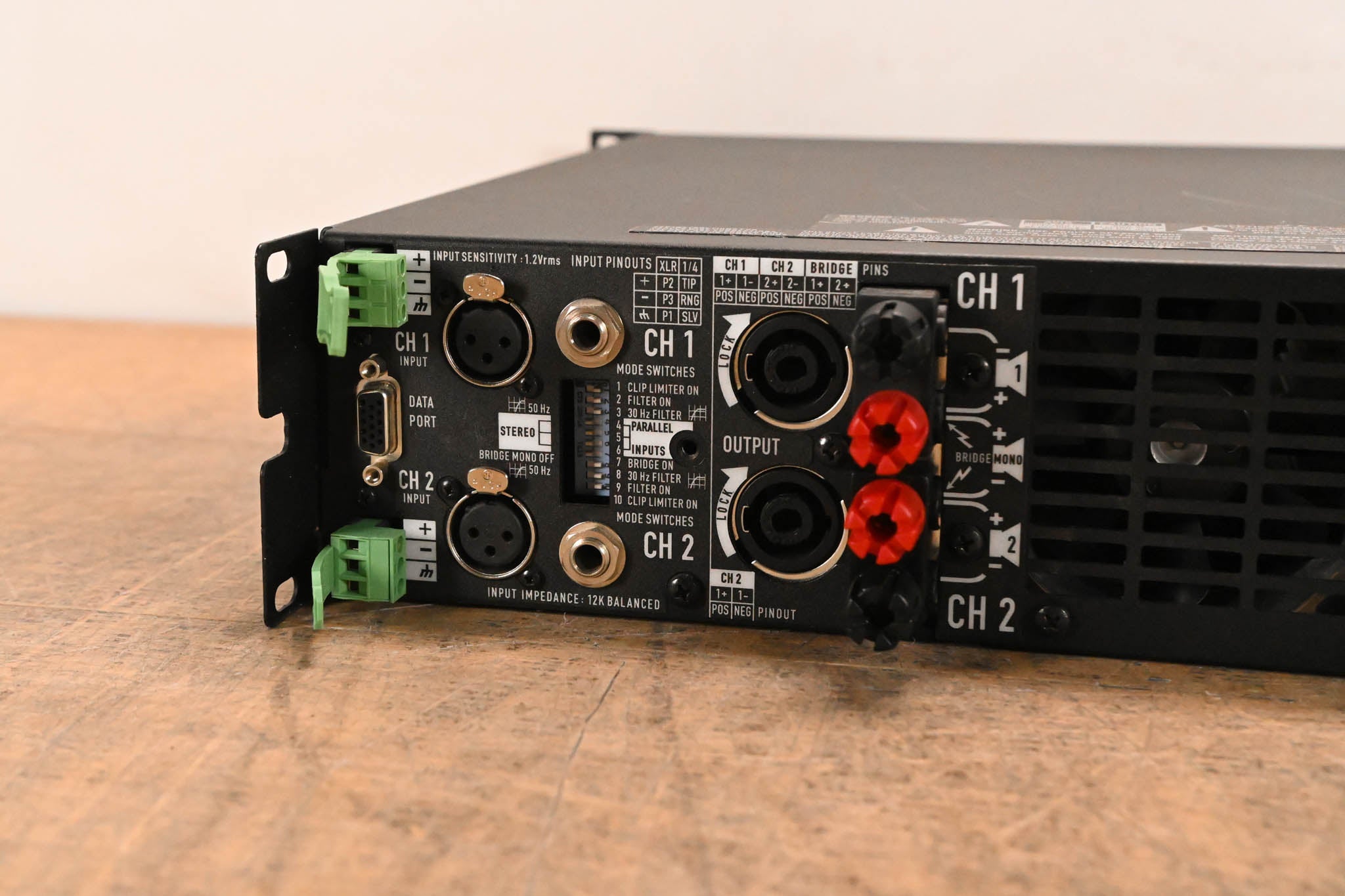 QSC PL230 PowerLight 2 Series 2-Channel 1500W Power Amplifier