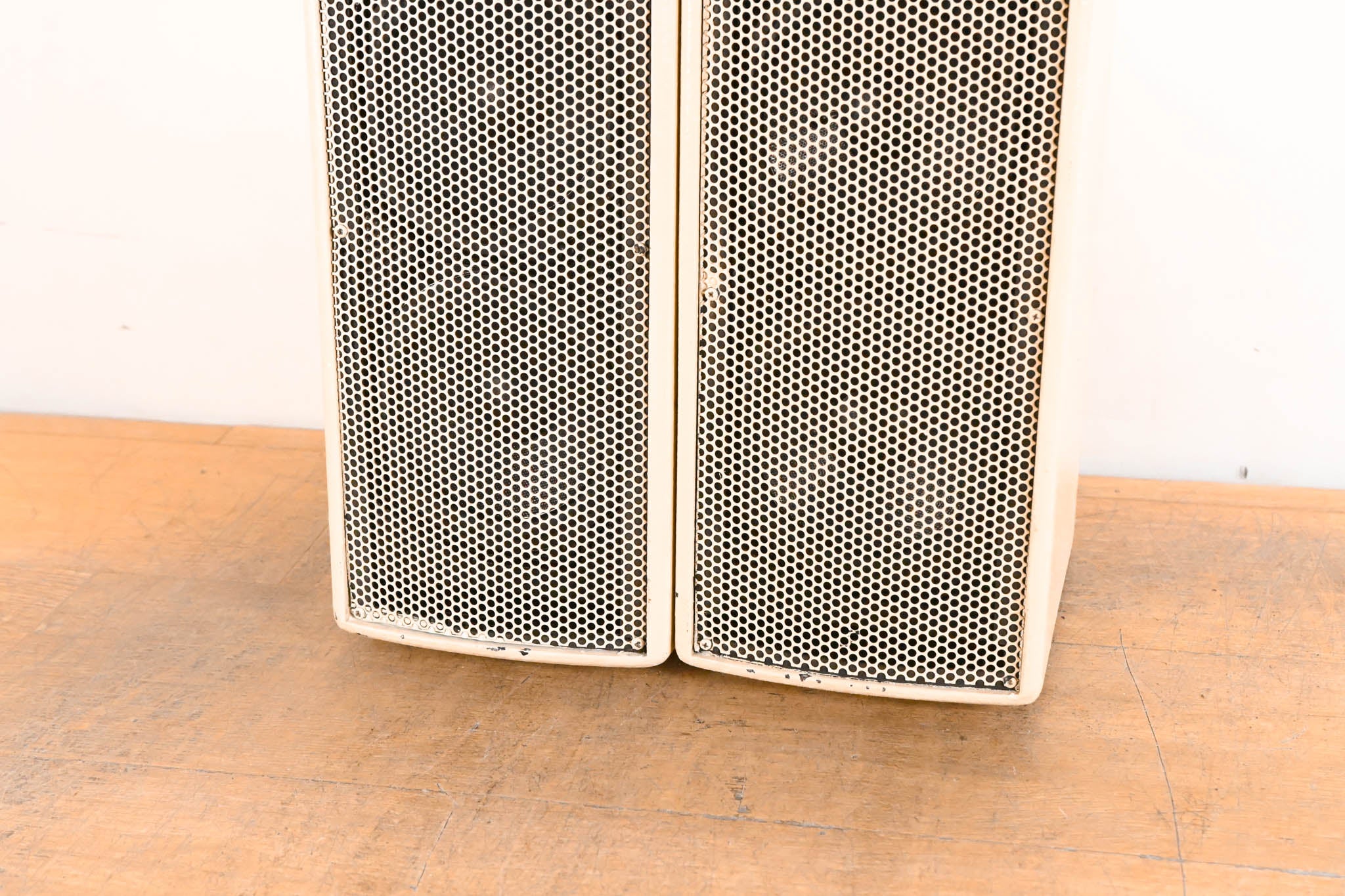 EAW UB52 Two-Way Full-Range Loudspeaker - White (PAIR)