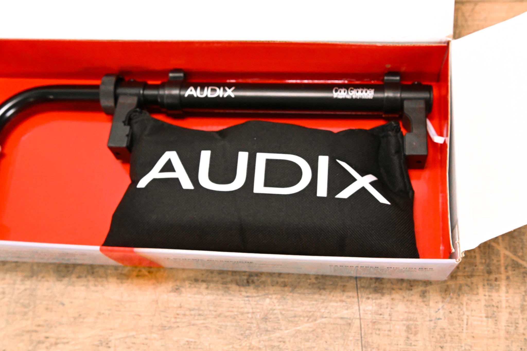 Audix i5 Cardioid Dynamic Instrument Microphone w/ CabGrabber Mic Clamp