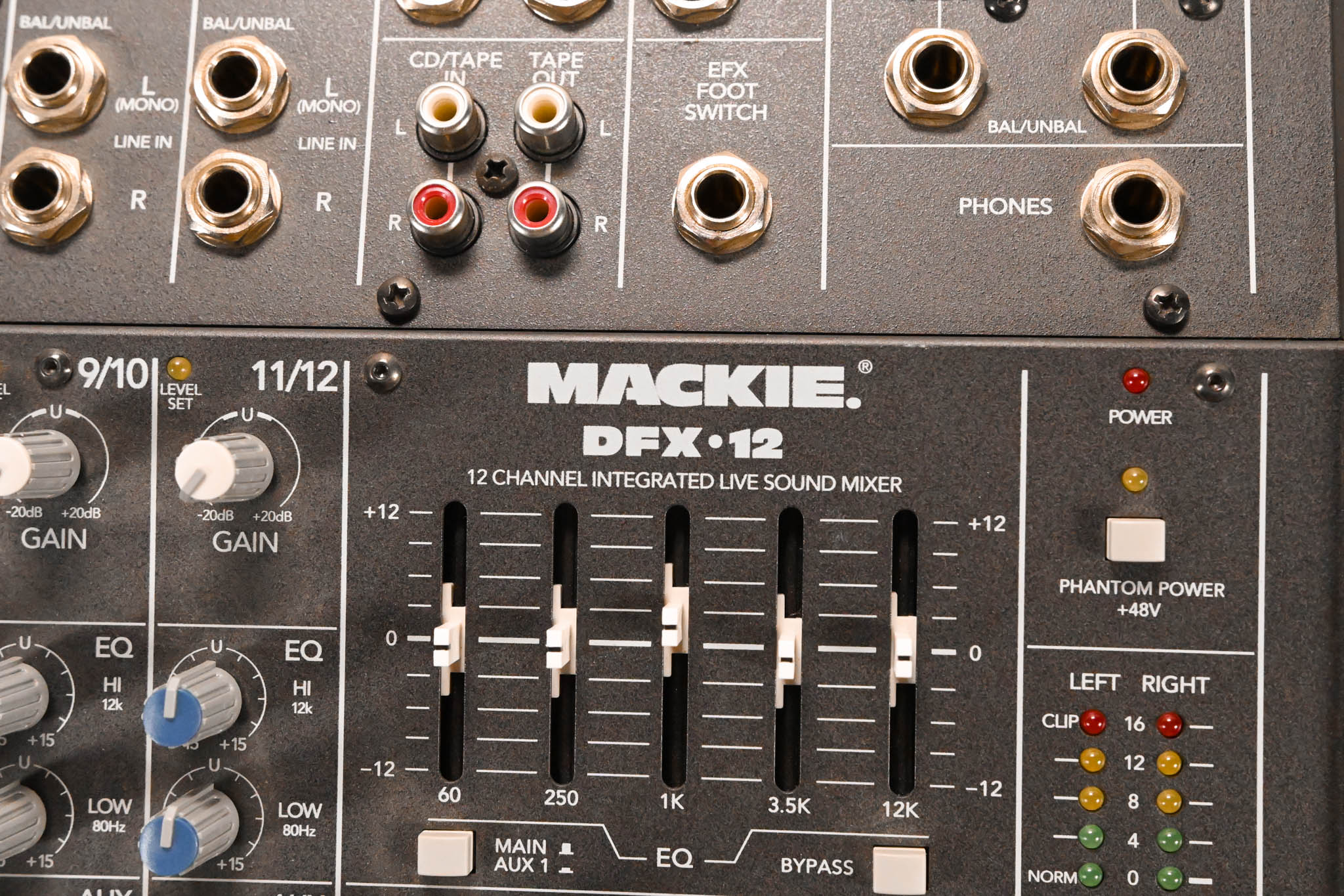 Mackie DFX-12 12-Channel Mixer with Digital Effects