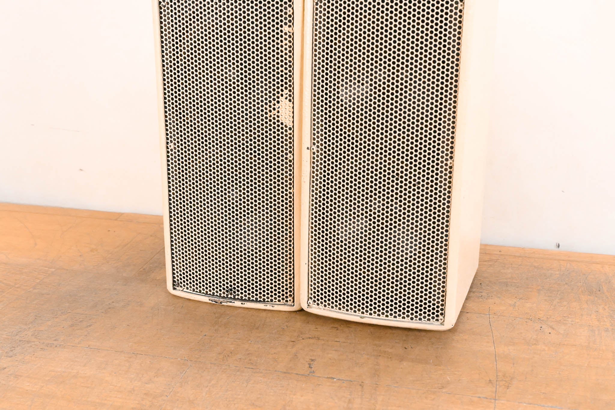 EAW UB52 Two-Way Full-Range Loudspeaker - White (PAIR)