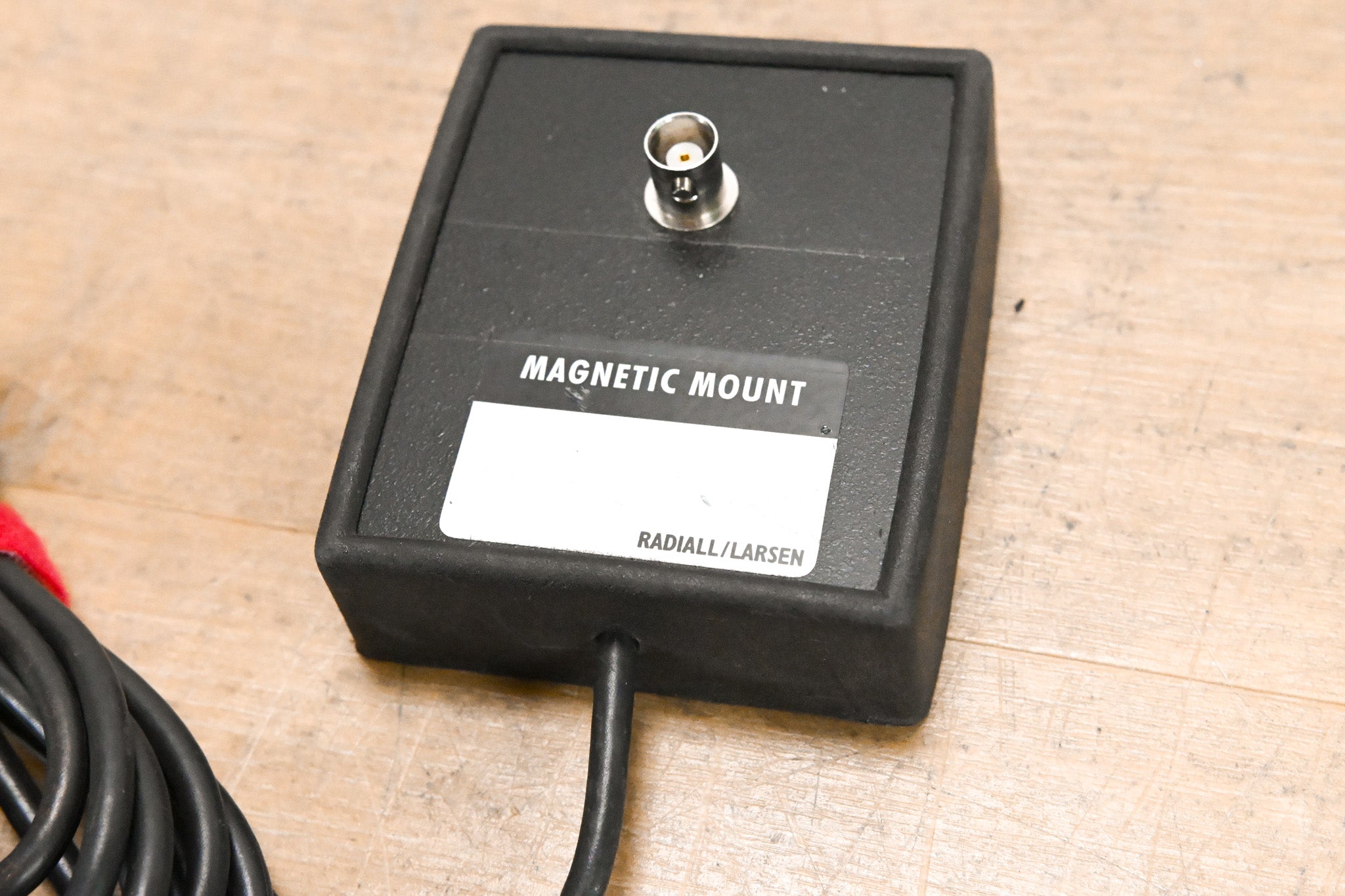 Radiall / Larsen BNC-BNC Magnet Mount