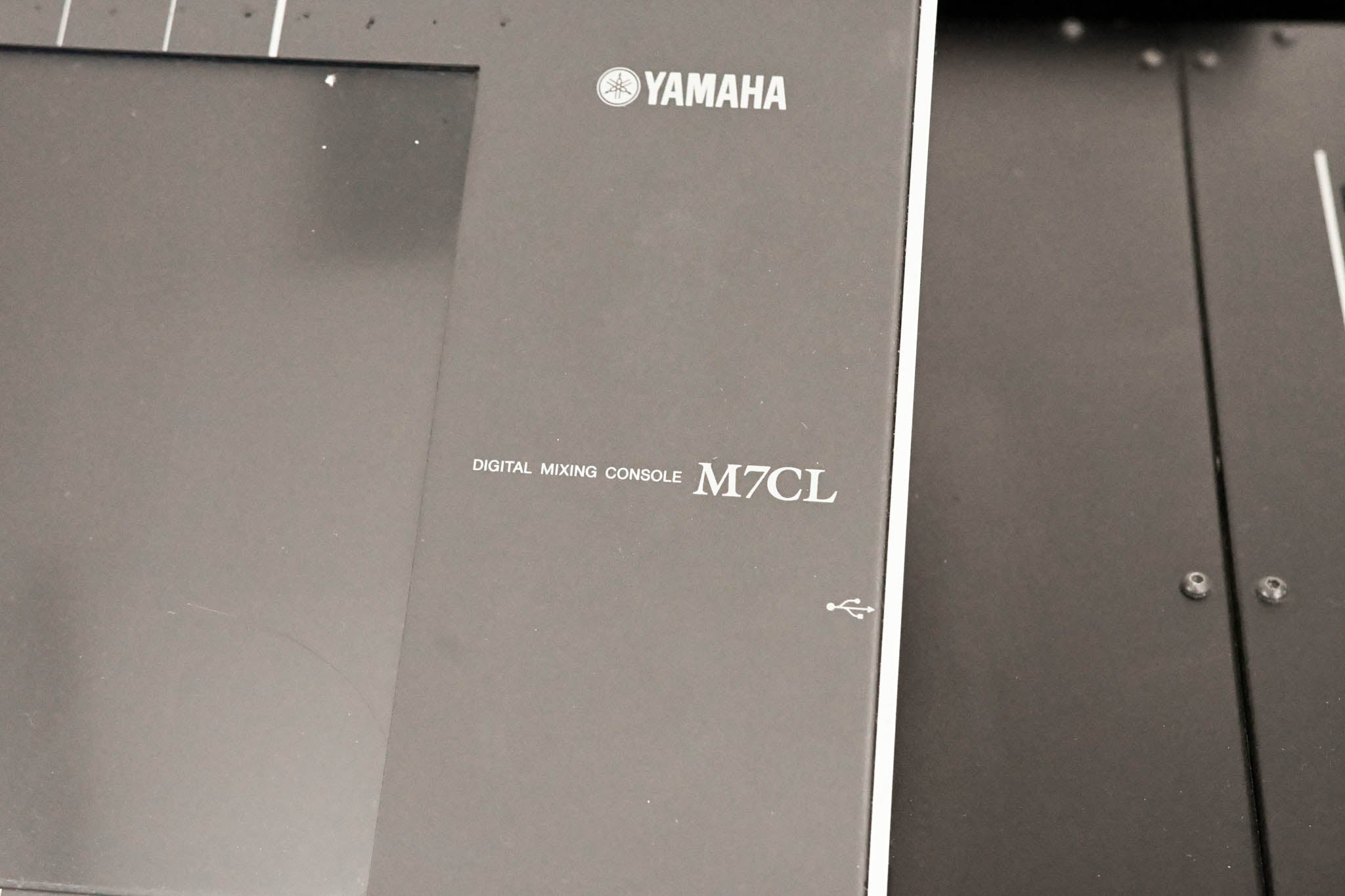 Yamaha M7CL-48 48-Channel Digital Audio Mixing Console with Road Case