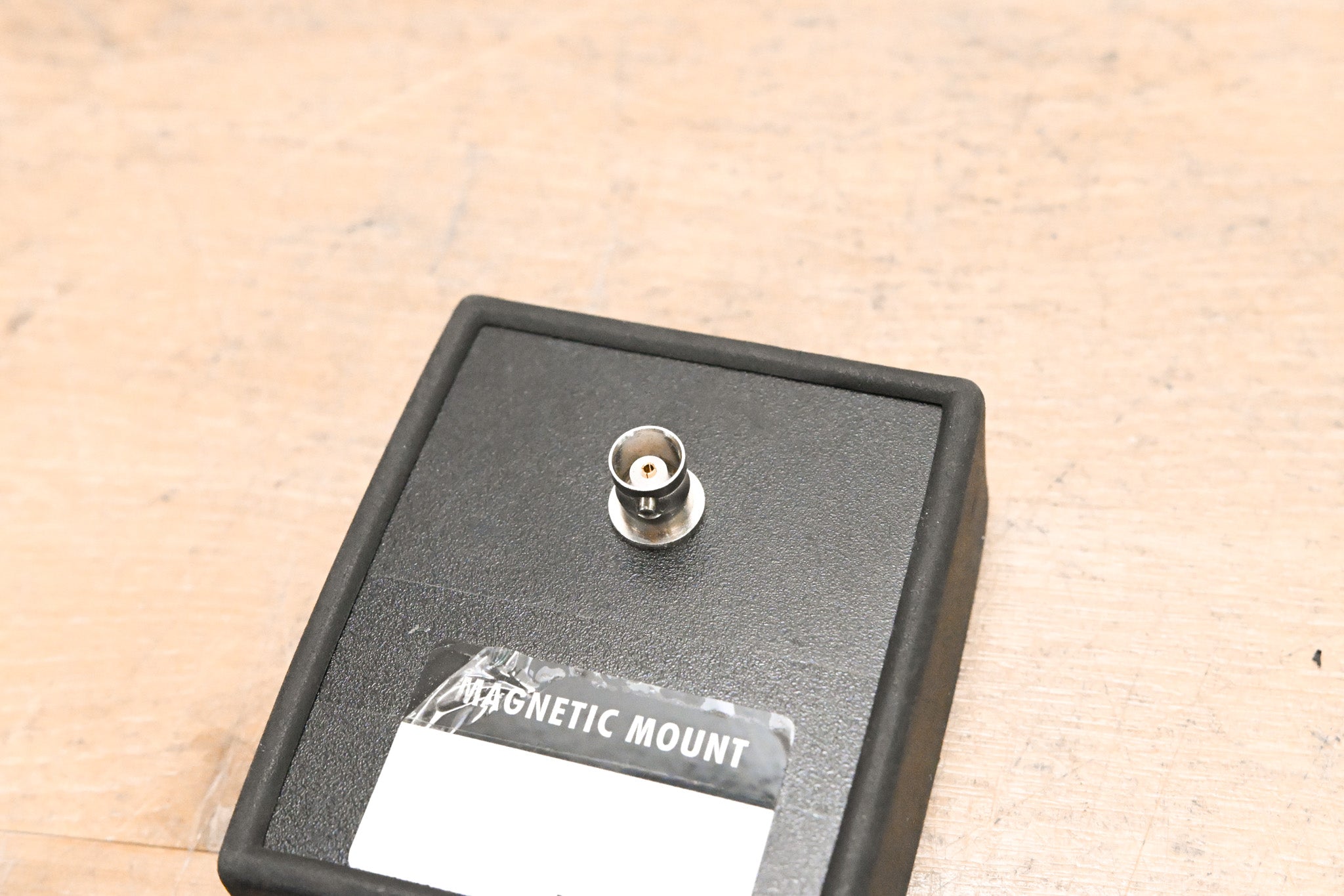 Radiall / Larsen BNC-BNC Magnet Mount