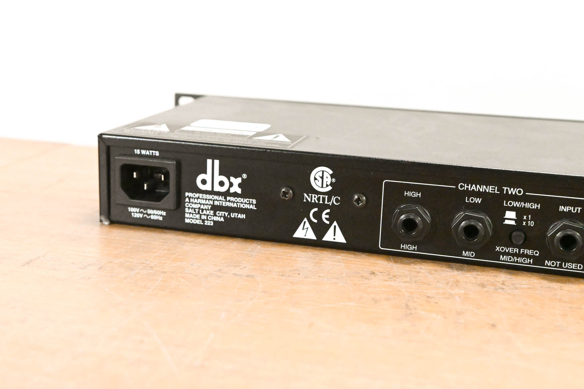 dbx 223 Stereo 2-Way / Mono 3-Way Crossover