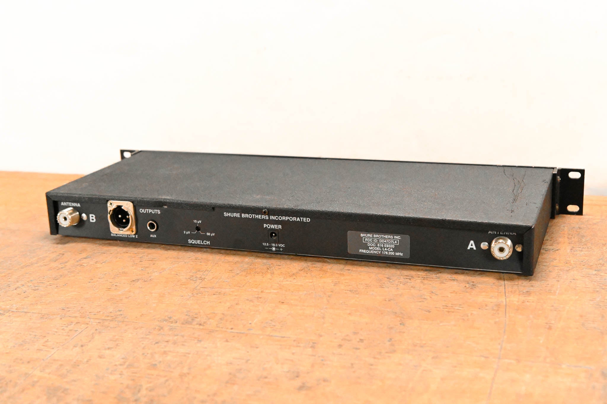 Shure L4 Diversity Wireless Receiver - 176.200 MHz (NO POWER SUPPLY)