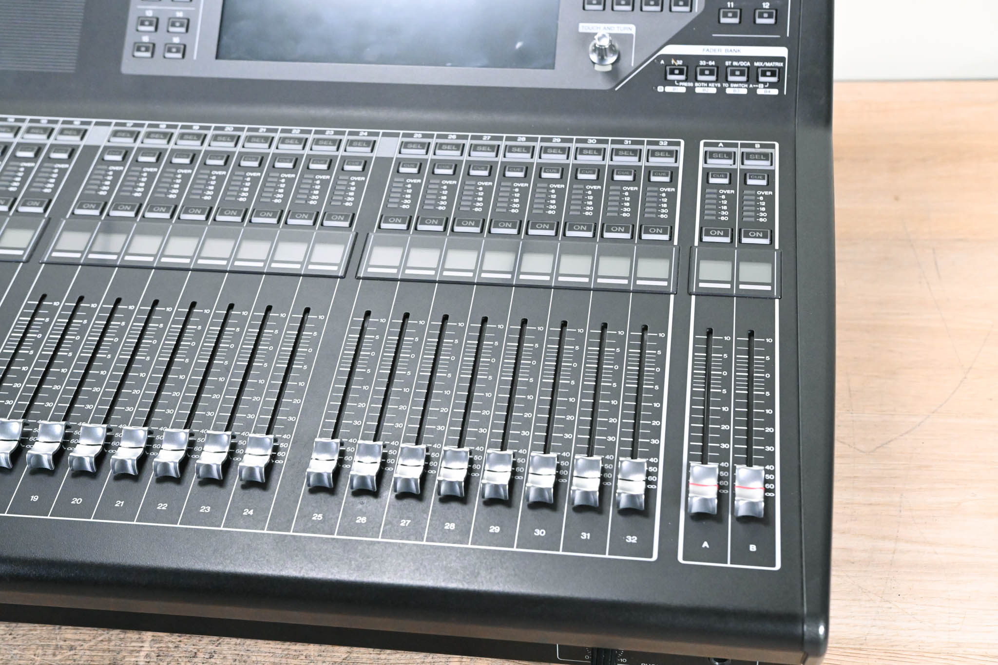 Yamaha QL5 64-Channel Digital Audio Mixing Console