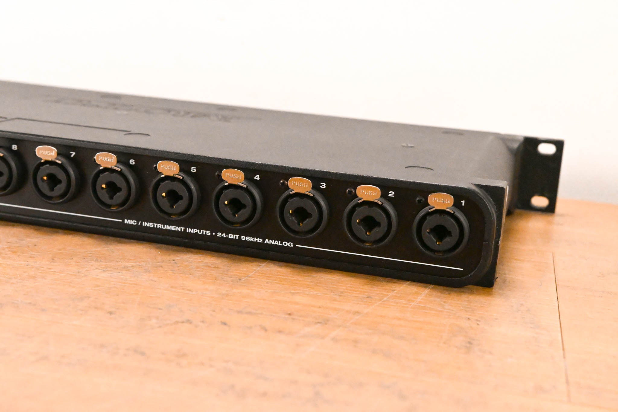 MOTU 8pre 16x12 FireWire Audio Interface with 8 Mic Inputs