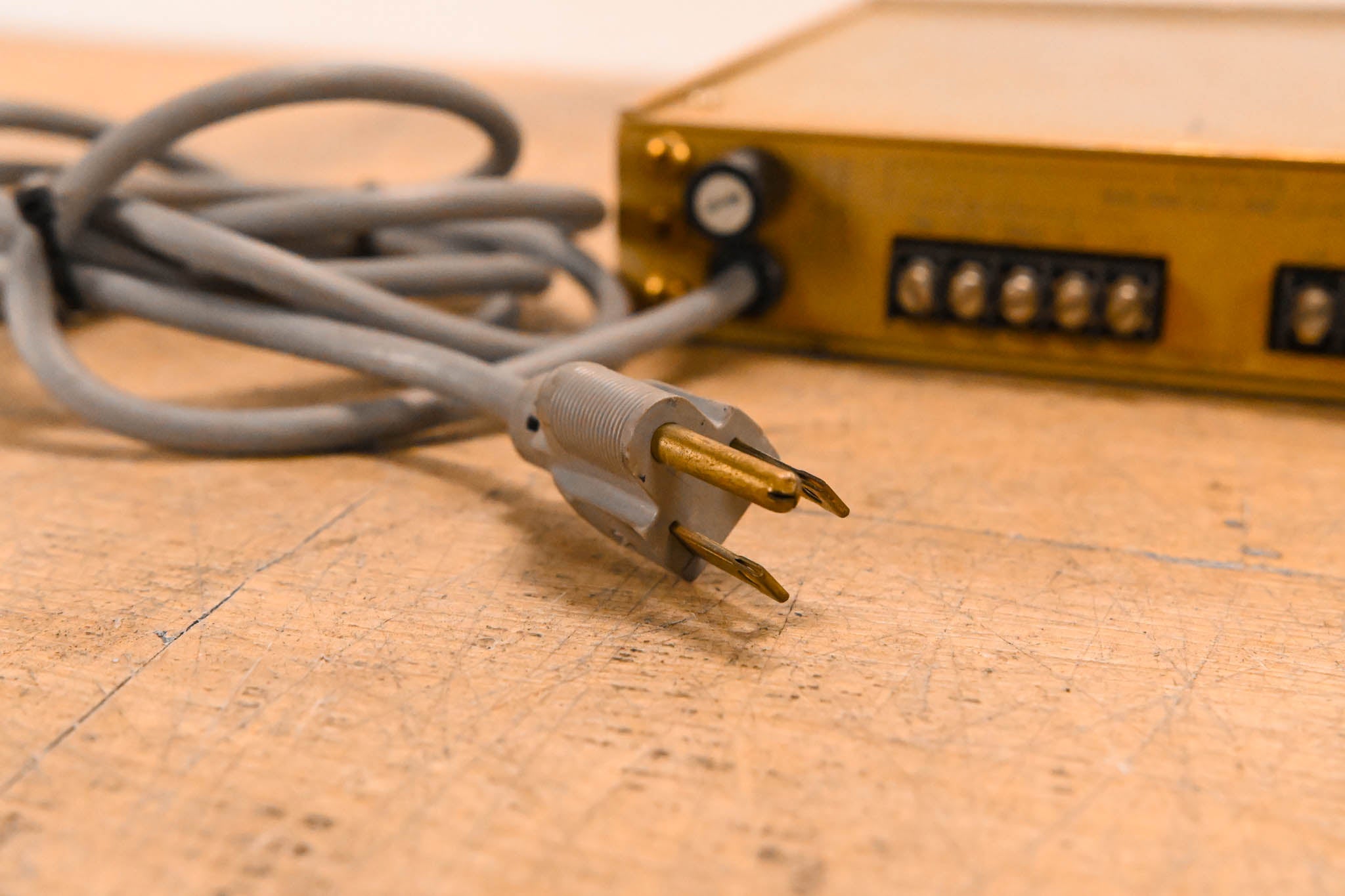 RTS 424 Audio Distribution Amplifier