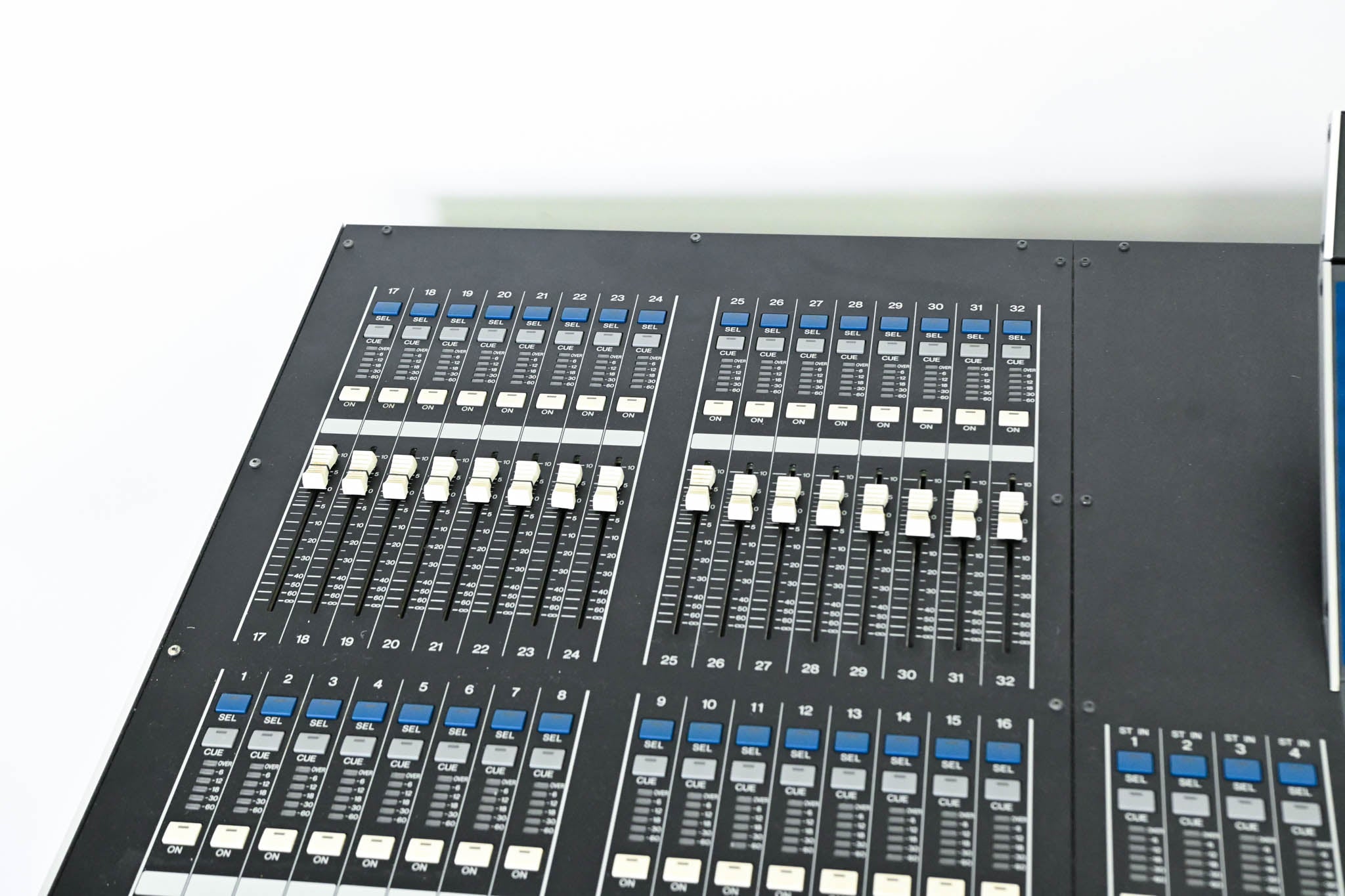 Yamaha M7CL-48 48-Channel Digital Audio Mixing Console