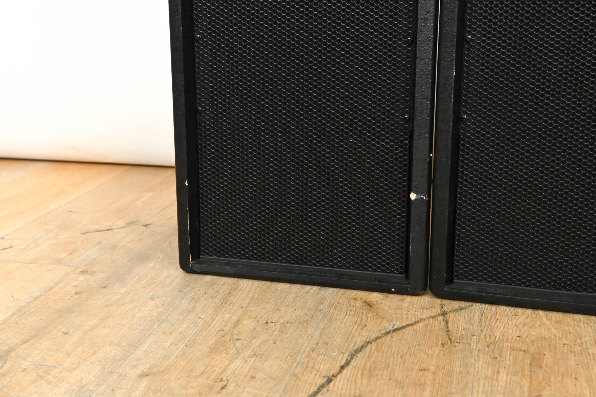 EAW VFR109i Two-Way Full-Range Loudspeaker (PAIR)