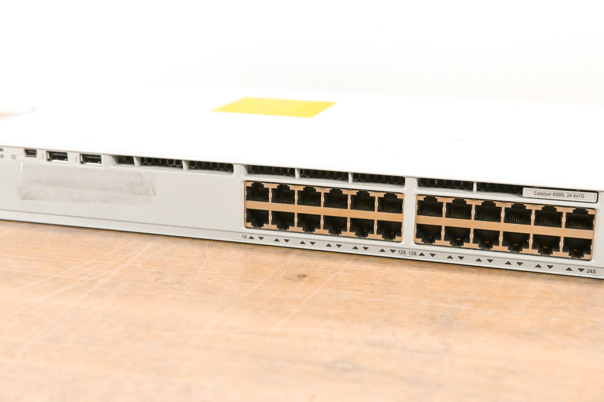 Cisco Catalyst C9200L-24T-4G-E V01 24-Port PoE+ Switch with 4x1G Uplinks