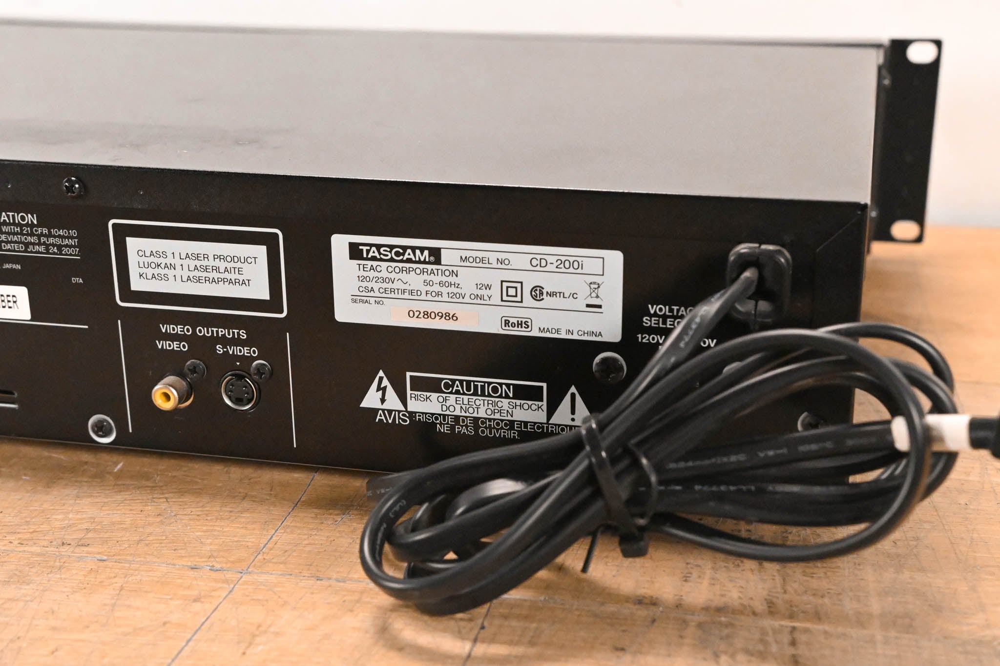 TASCAM CD-200i Rackmountable CD Player with iPod Dock