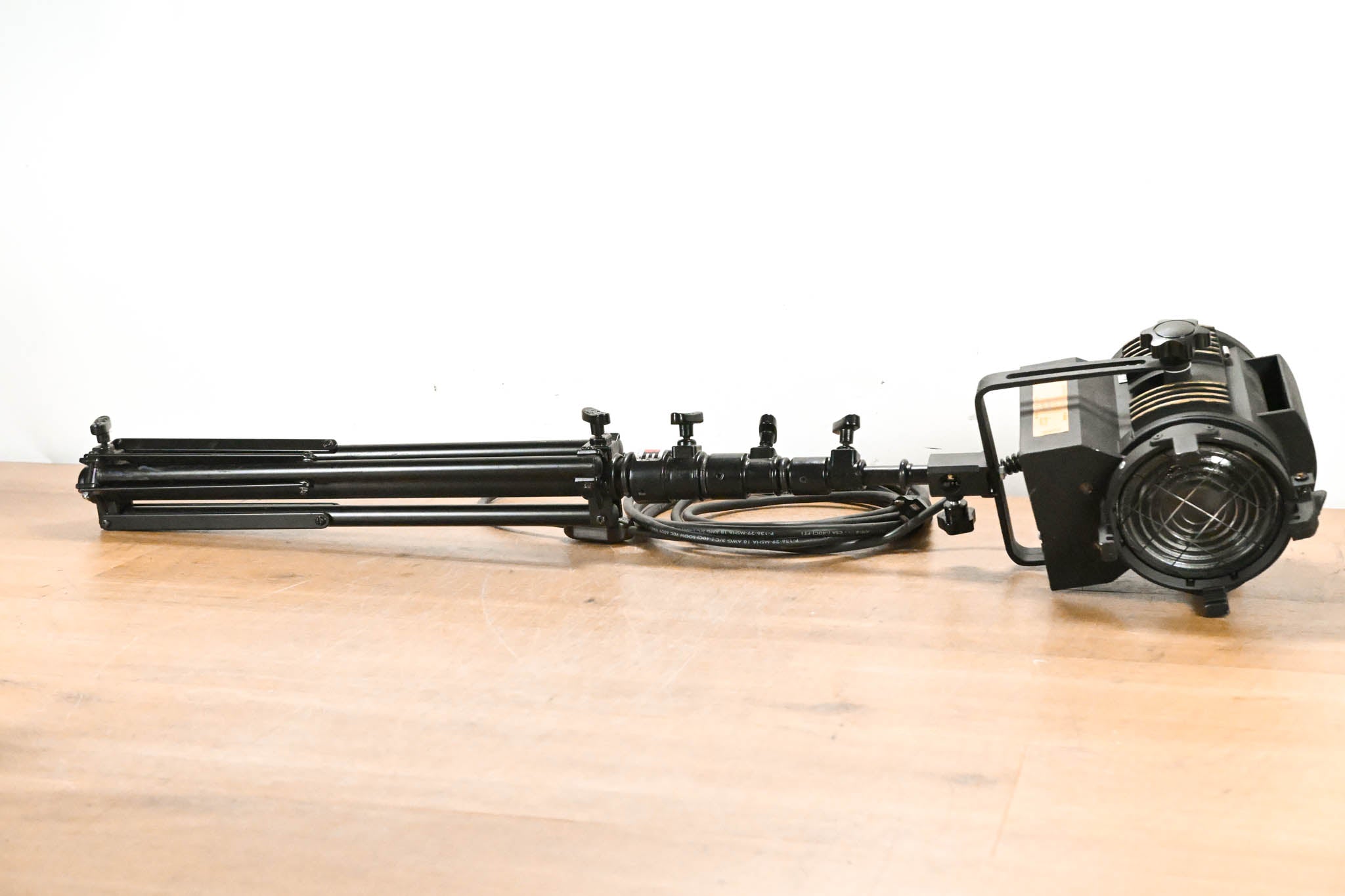 LTM Pepper 650W Fresnel Light