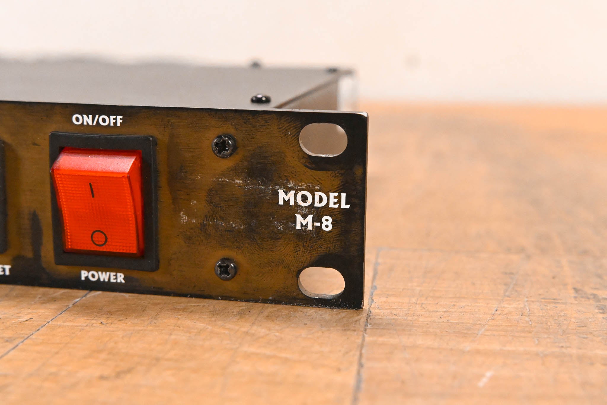 Furman M-8 8-Outlet Power Conditioner