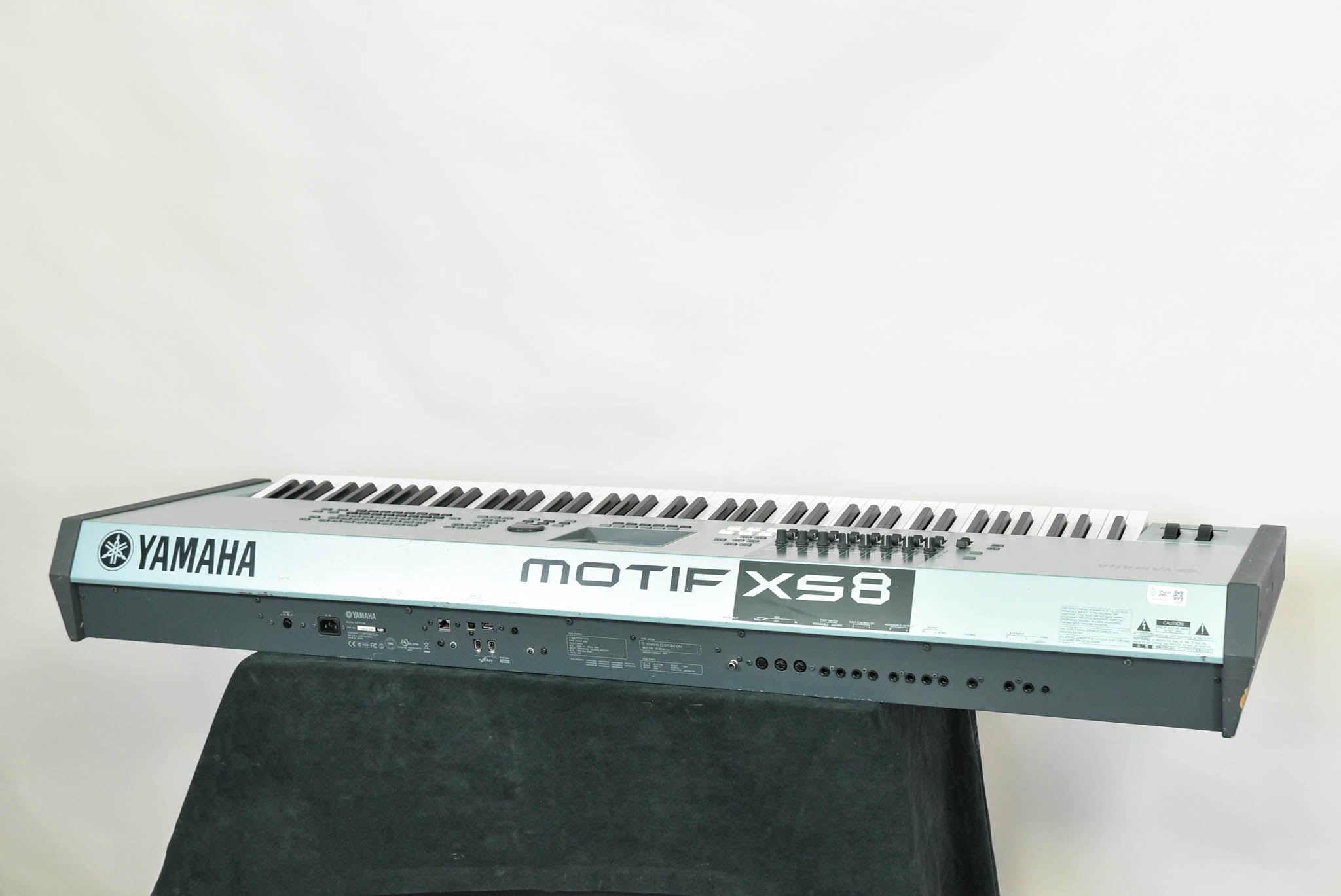 Yamaha Motif XS8 88-Key Synthesizer Keyboard Workstation