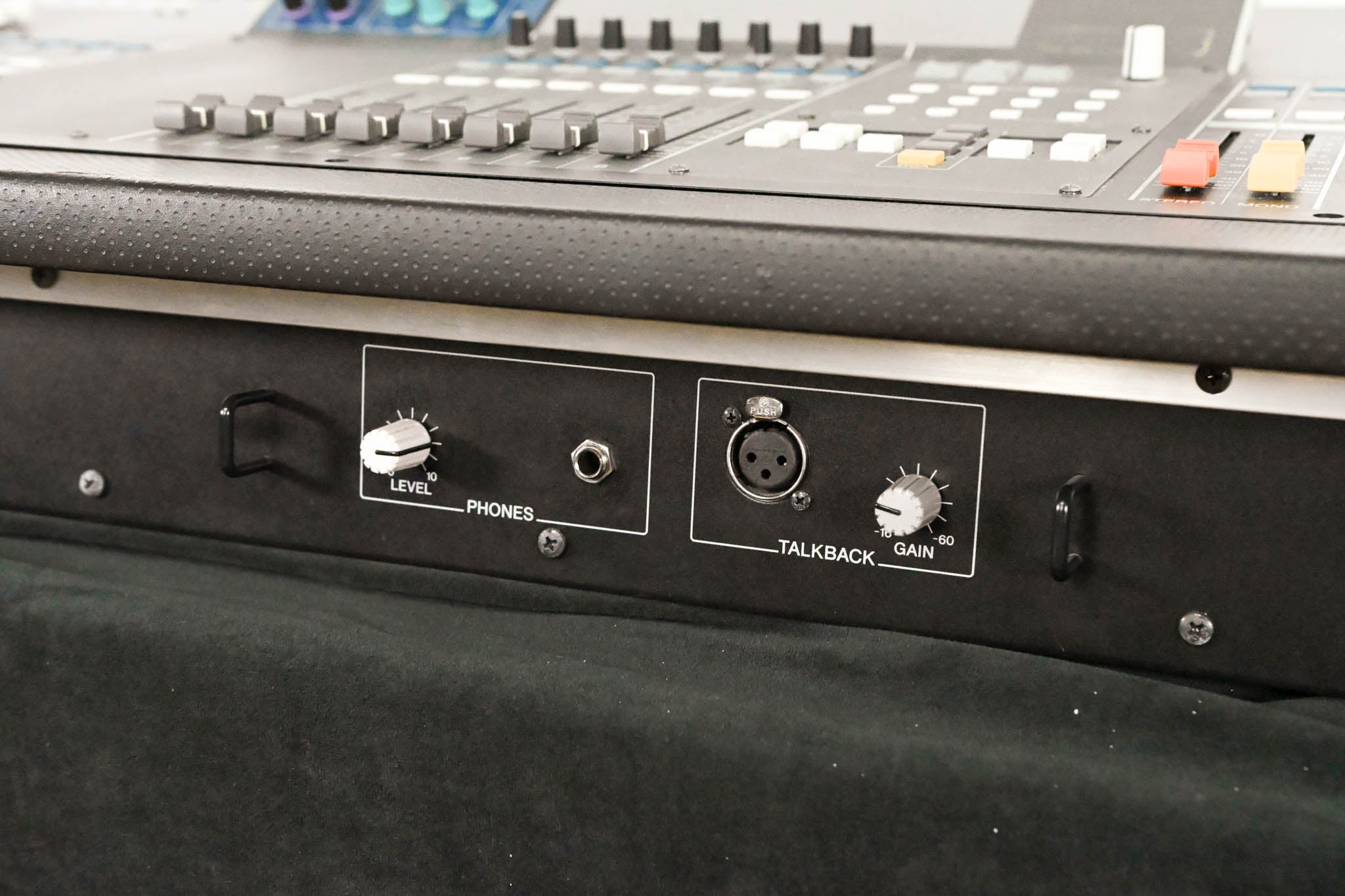 Yamaha M7CL-48 48-Channel Digital Audio Mixing Console