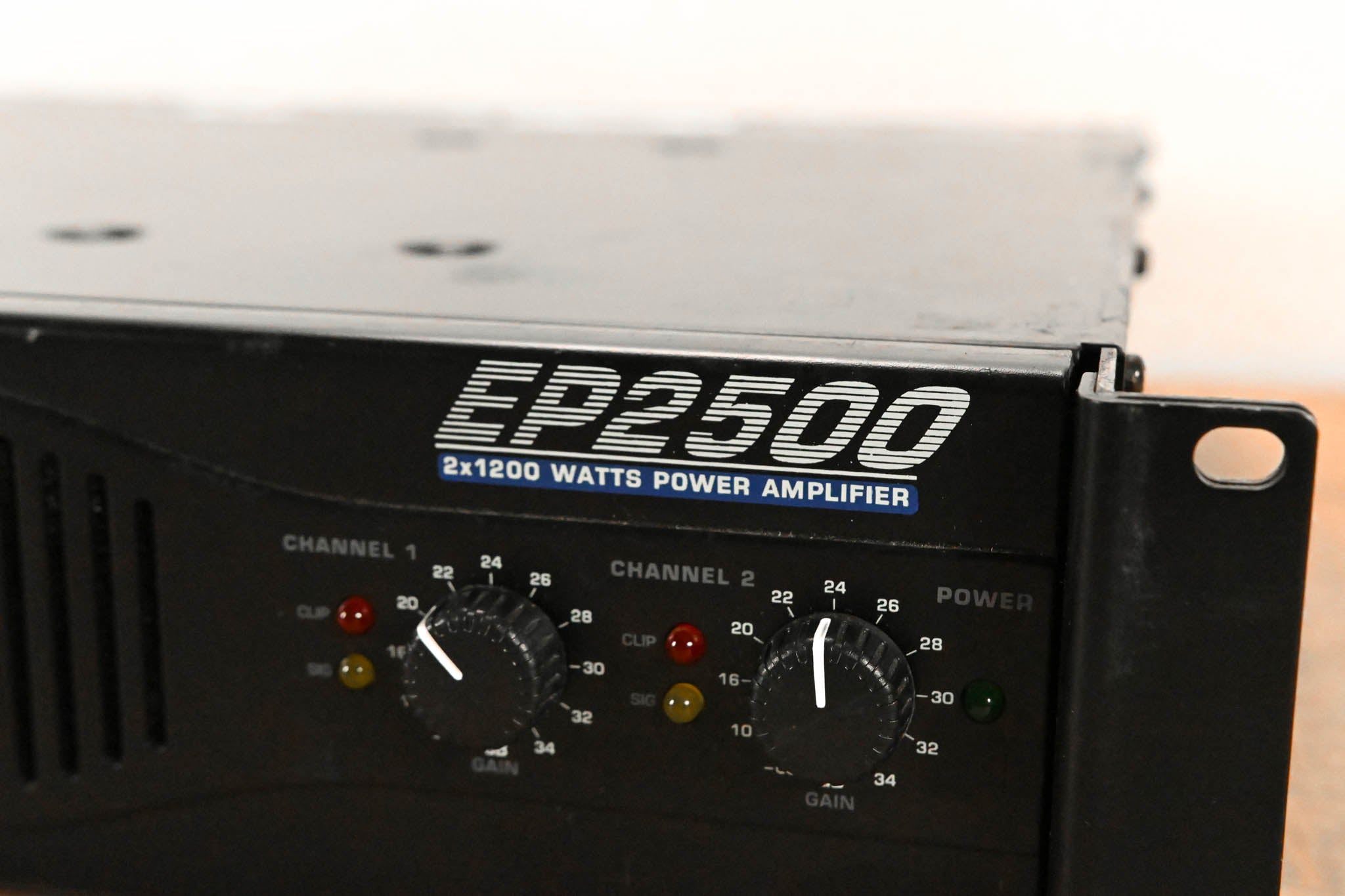 Behringer Europower EP2500 2-Channel Power Amplifier