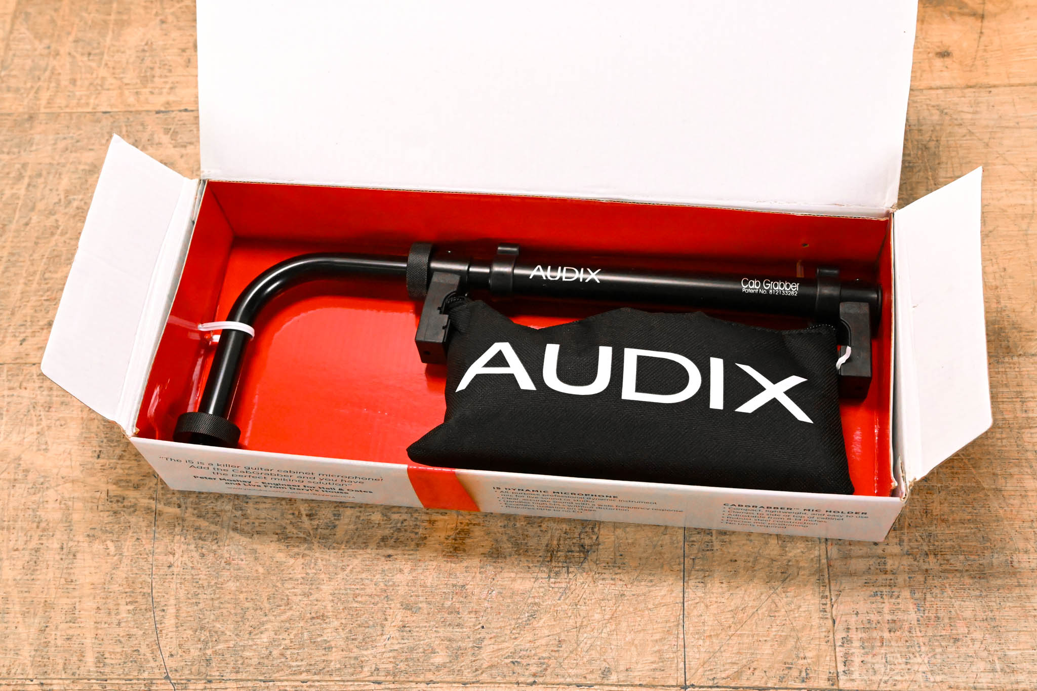 Audix i5 Cardioid Dynamic Instrument Microphone w/ CabGrabber Mic Clamp
