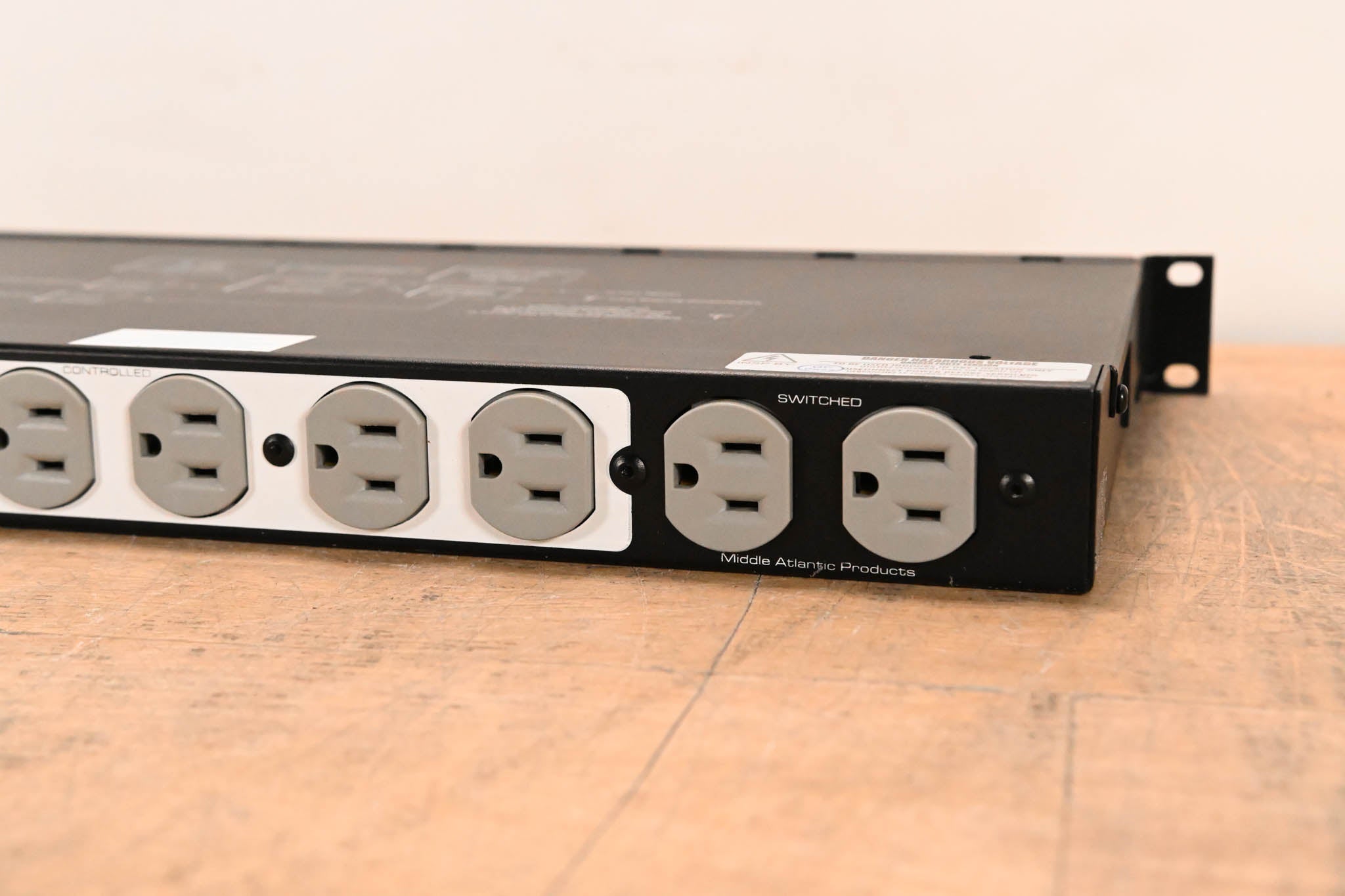 Middle Atlantic PDC-915R-6 15A Rackmount Power Strip with 9 Outlets