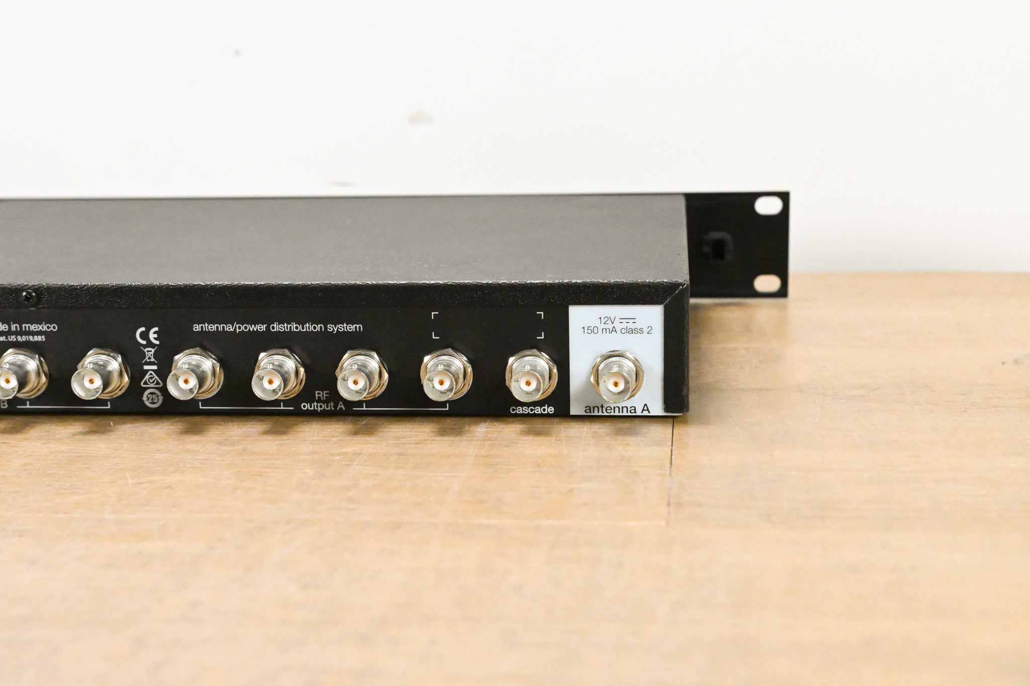 Shure UA844+SWB UHF Wideband Antenna Distribution System NO POWER SUPPLY