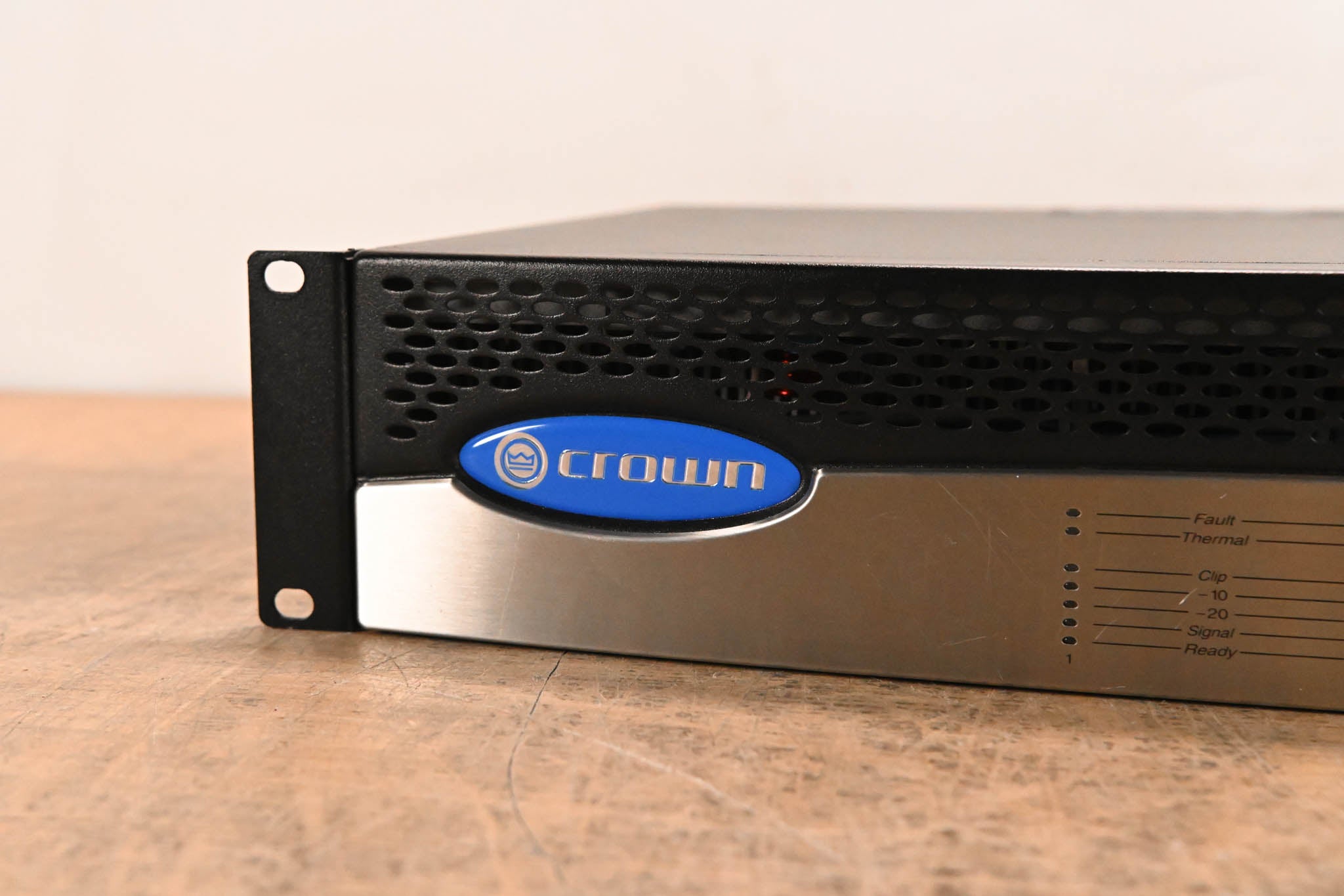 Crown CTs 600 Two-Channel 300W Power Amplifier