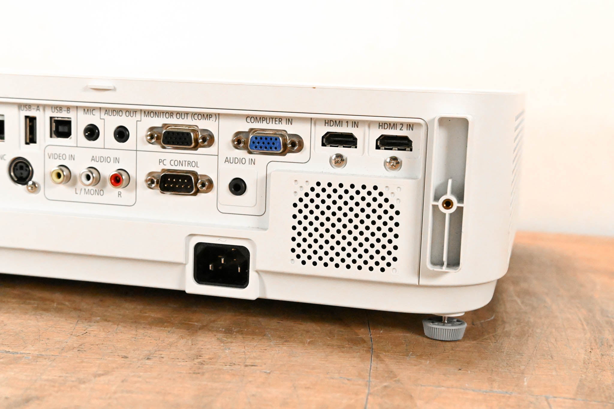 NEC NP-M402X 4,000-Lumen XGA Conference Room Projector