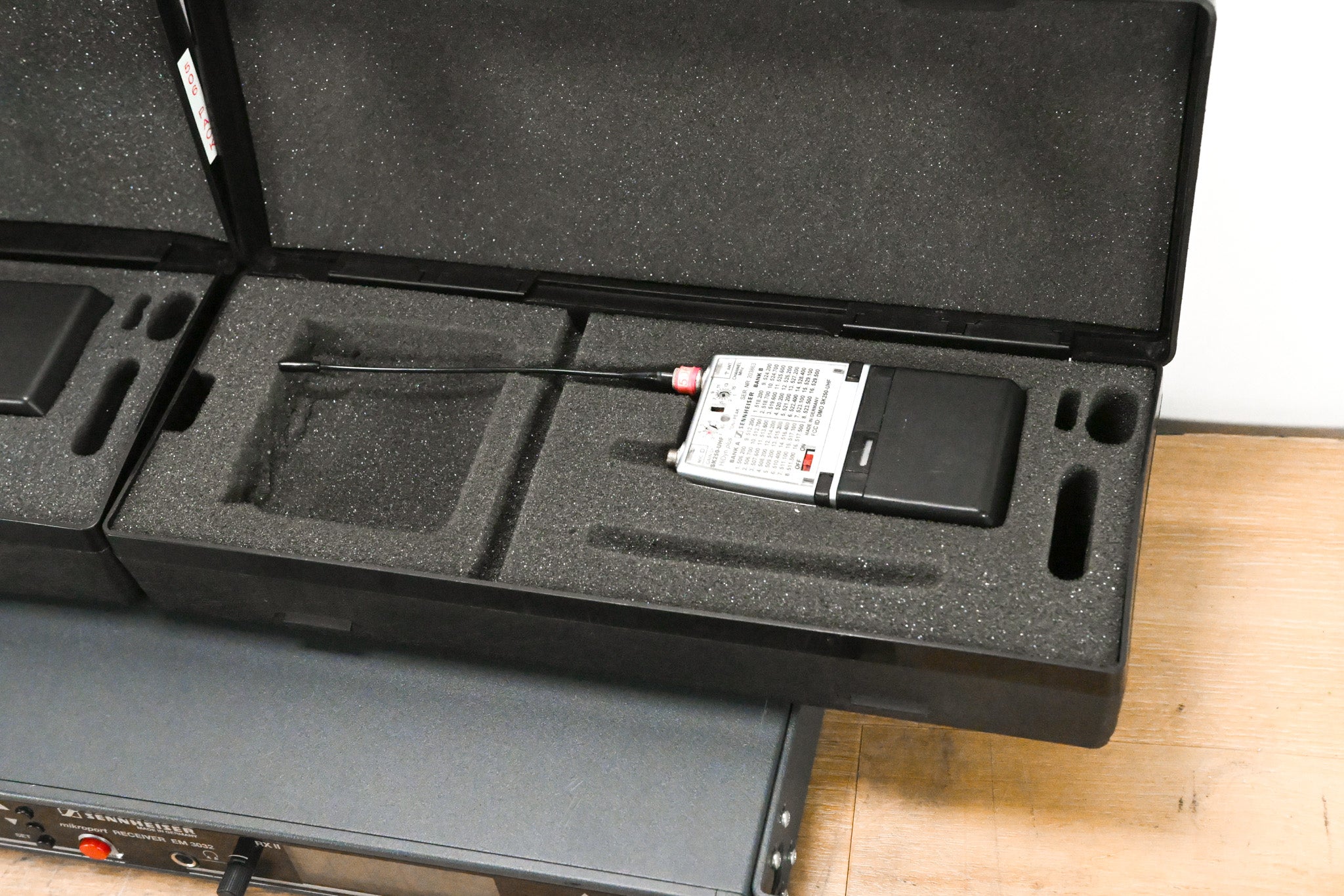 Sennheiser EM 3032-U Mikroport Receiver w/ SK250 Bodypacks 506-530 MHz