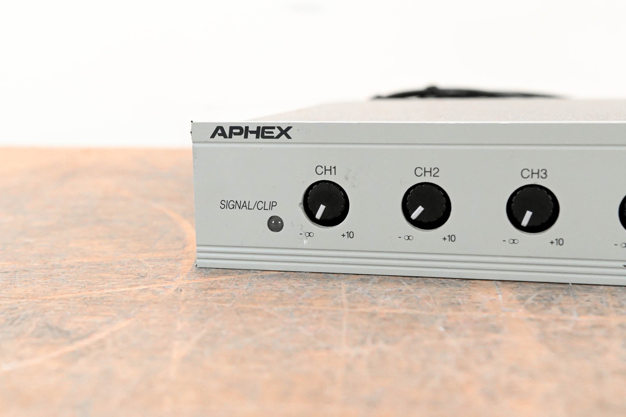 Aphex 120A Distribution Amplifier with 1 XLR Input and 4 XLR Outputs