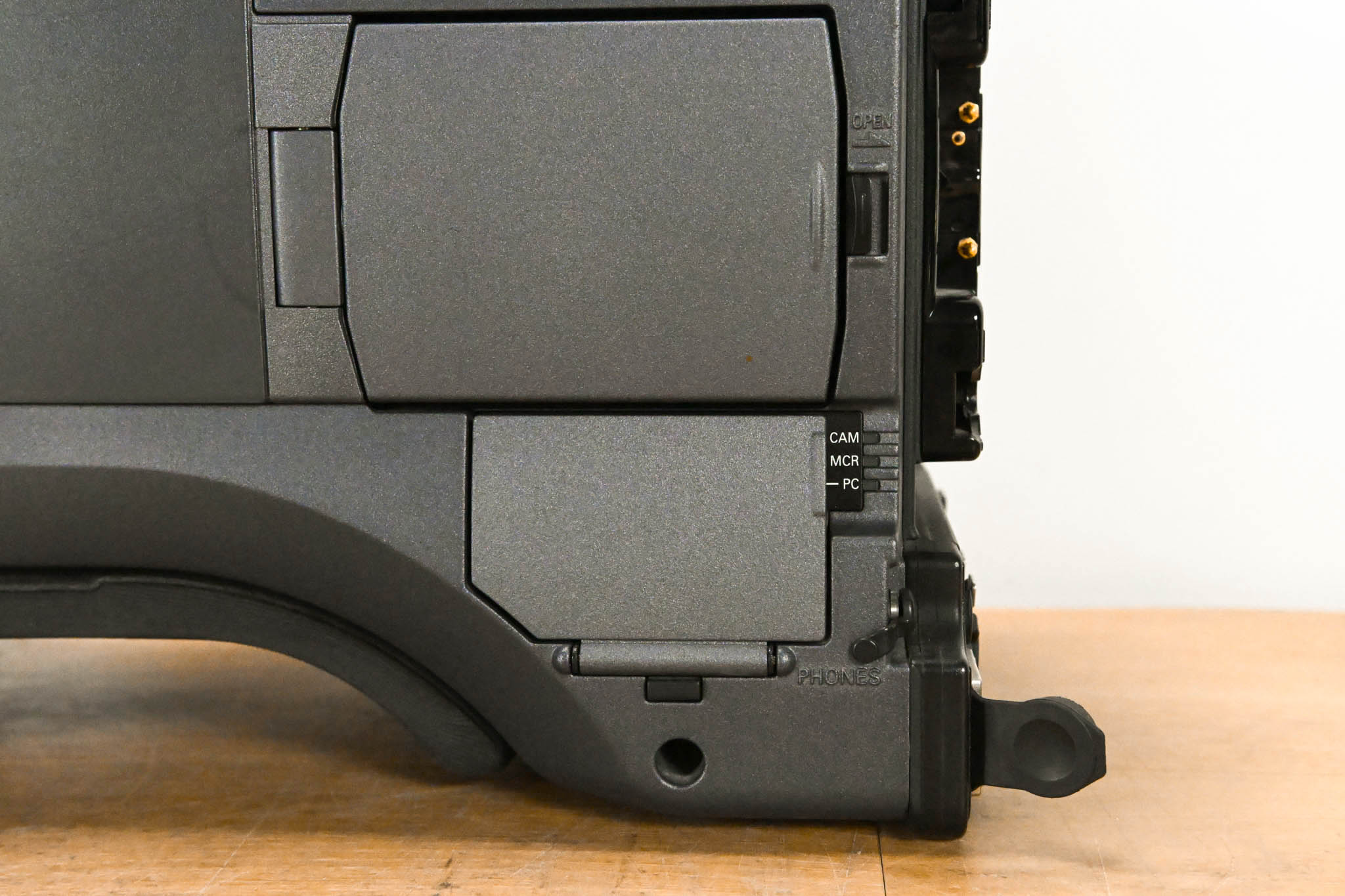 Panasonic AG-HPX500P 2/3" Shoulder-Mounted P2HD Camcorder