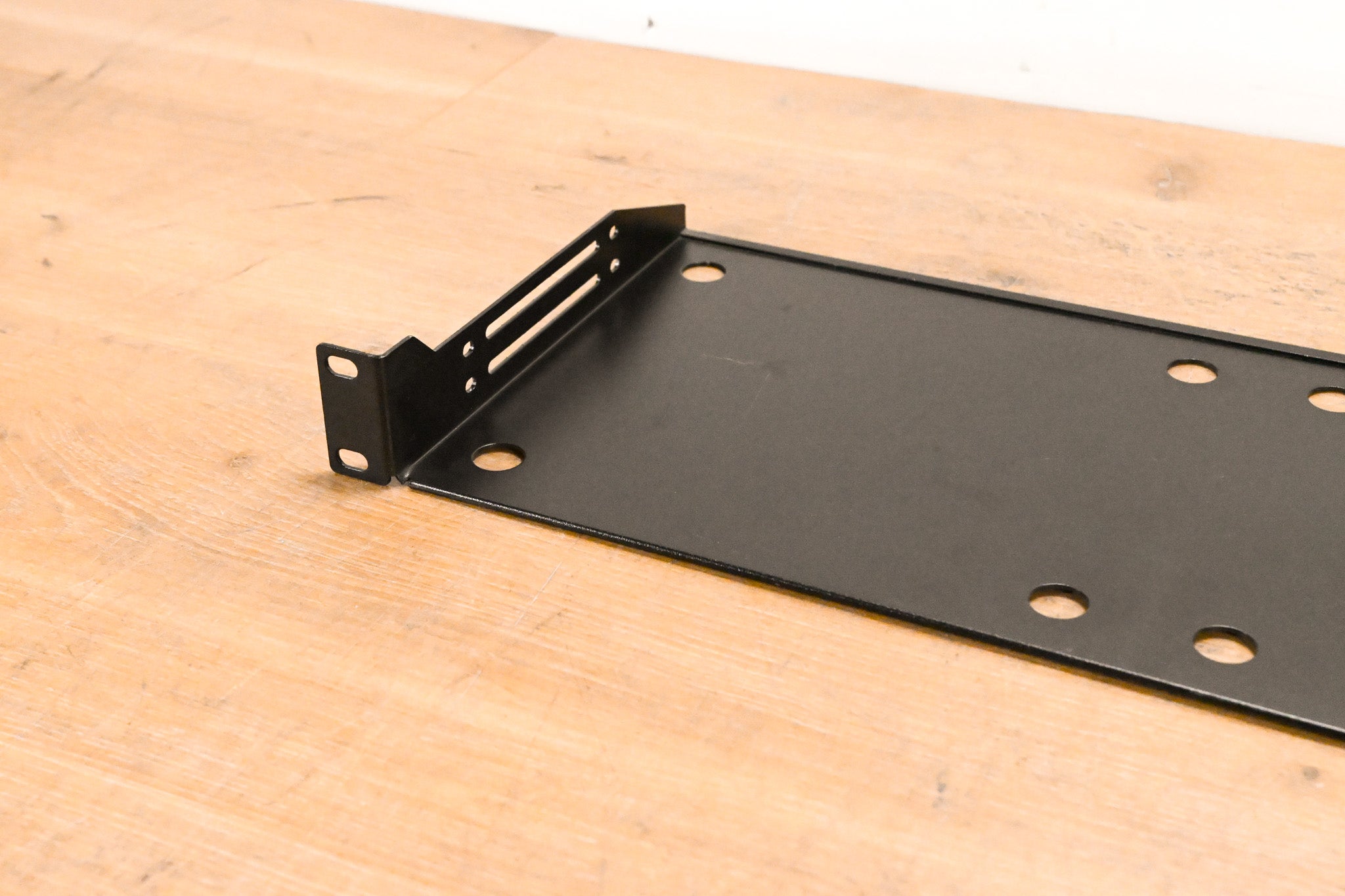BSS BSSRACKSHELF1U 1U Rack-Mount Kit